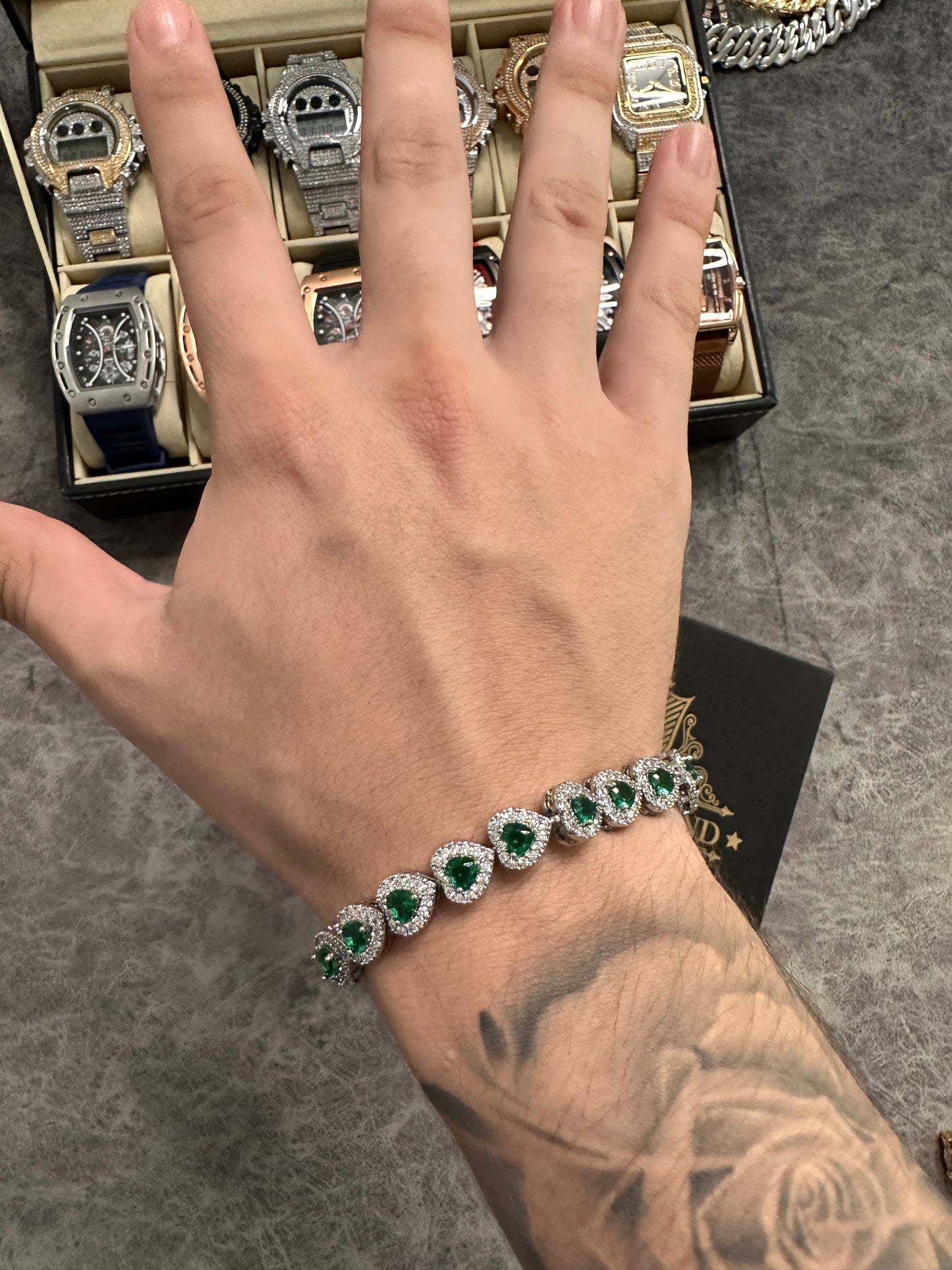 Brazalete green heart link broche de caja