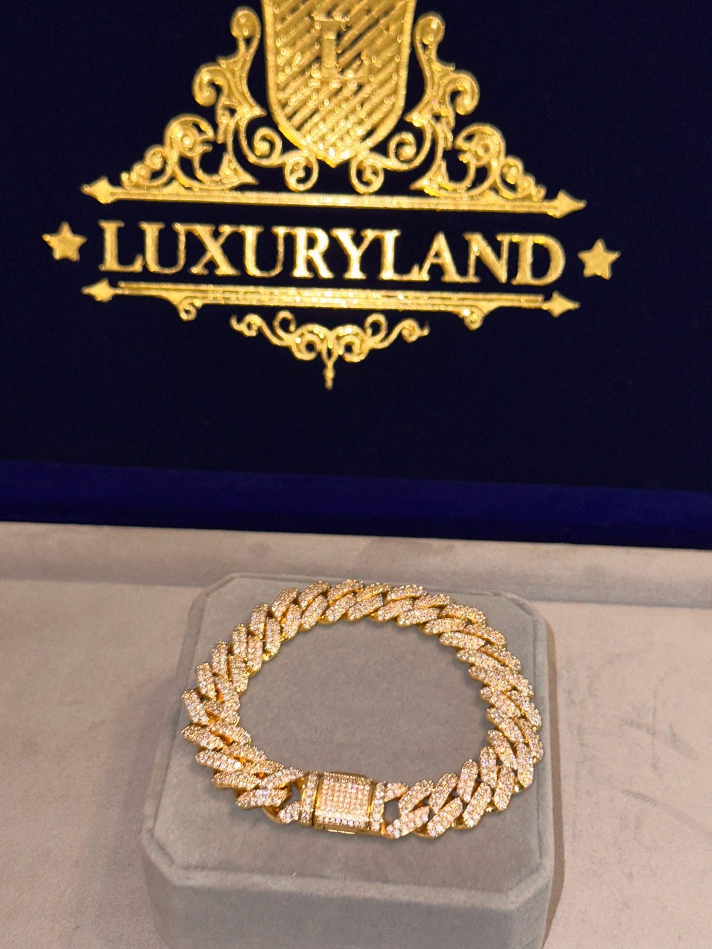 Brazalete 13 mm prong link golden 18k plated