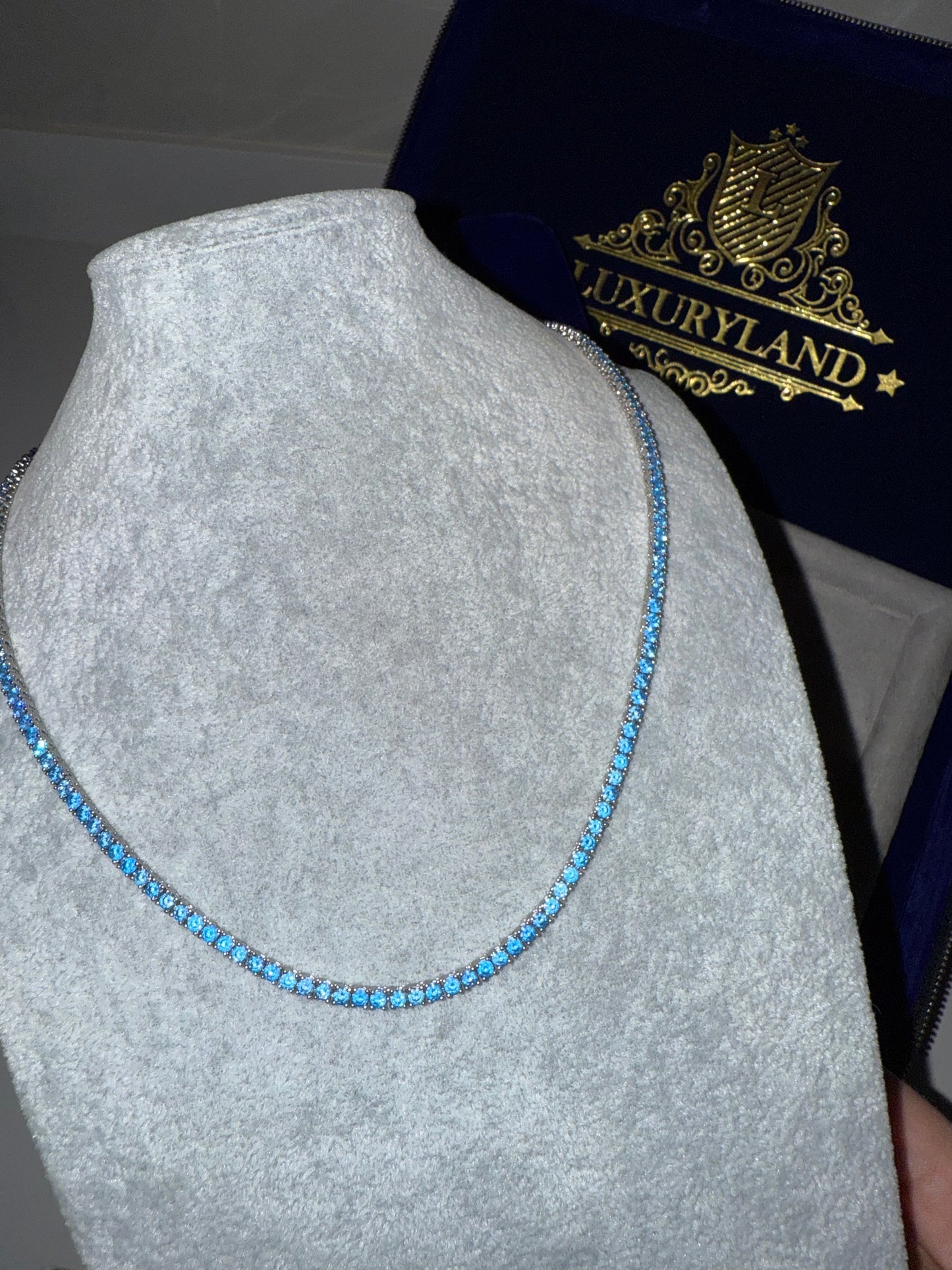 Cadena tennis blue 3 mm broche de caja whitegold 18k