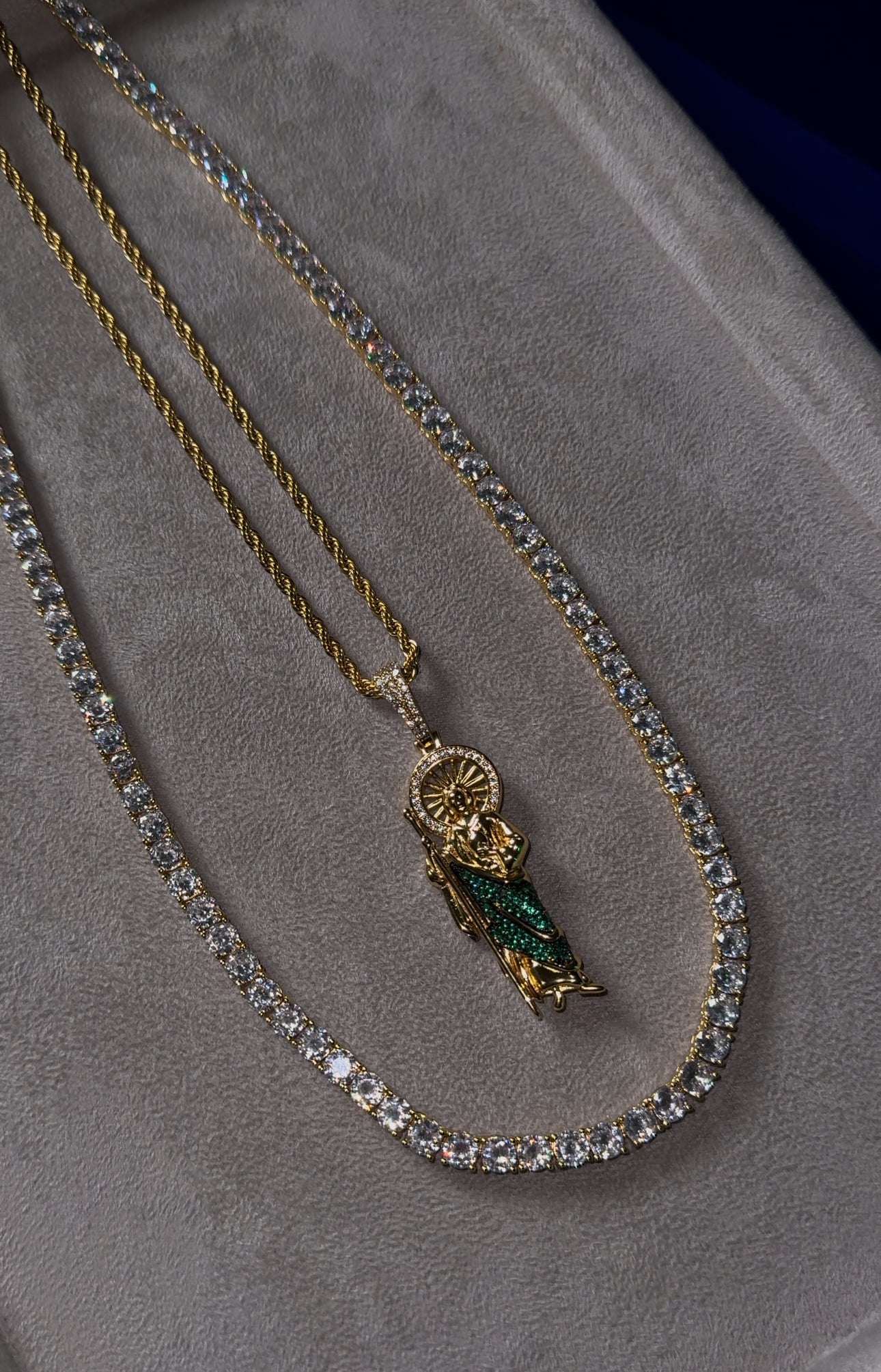 Cadena tennis 5 mm con dije de San Judas gold 18 k plated (torzal de regalo por buen fin)