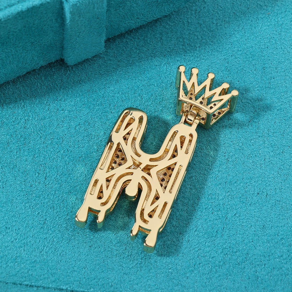 Dije de inicial dorado full iced golden plated 18k 22 micras con torzal de 5 mm 2025
