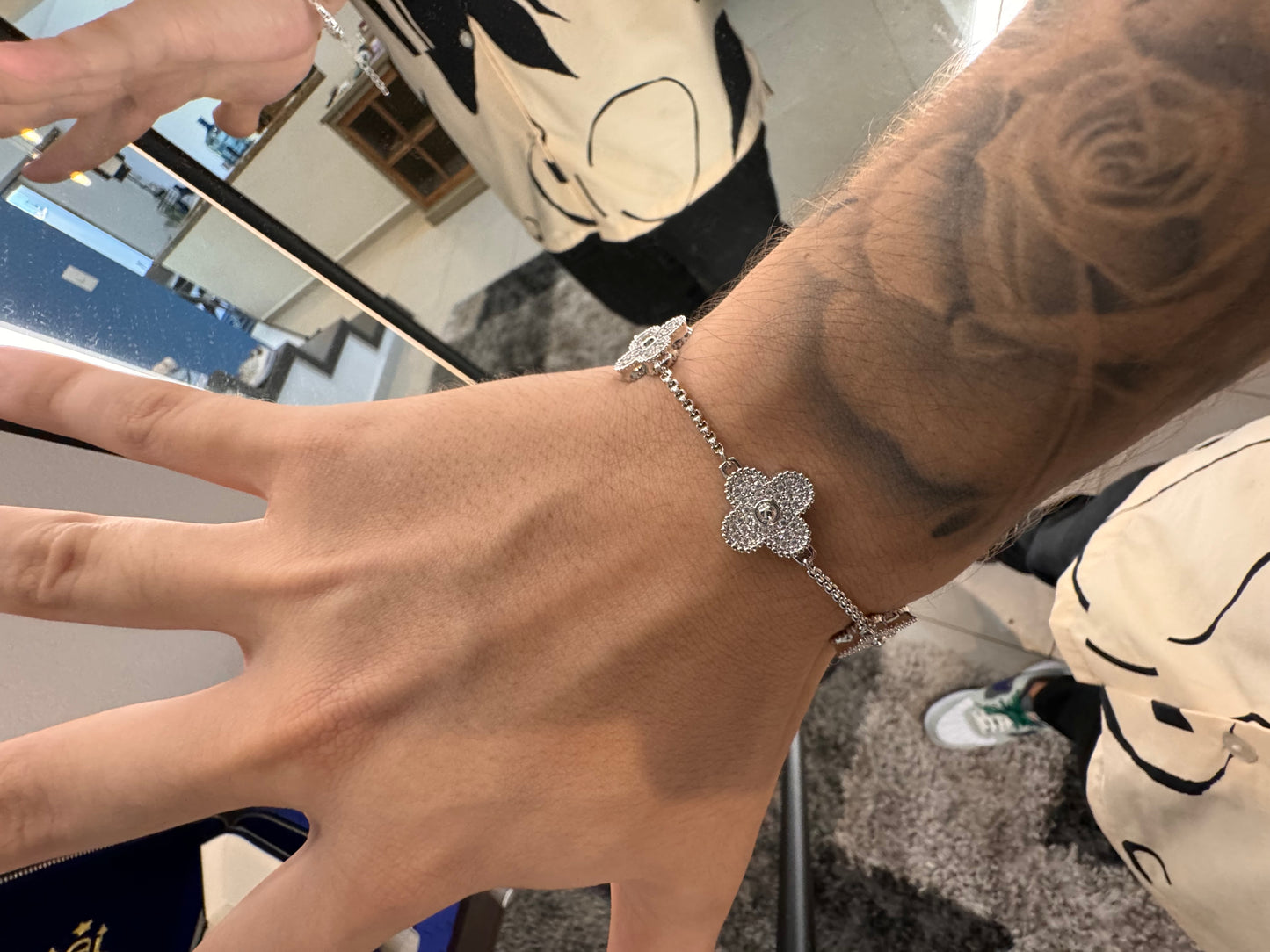 Brazalete VC whitegold full iced