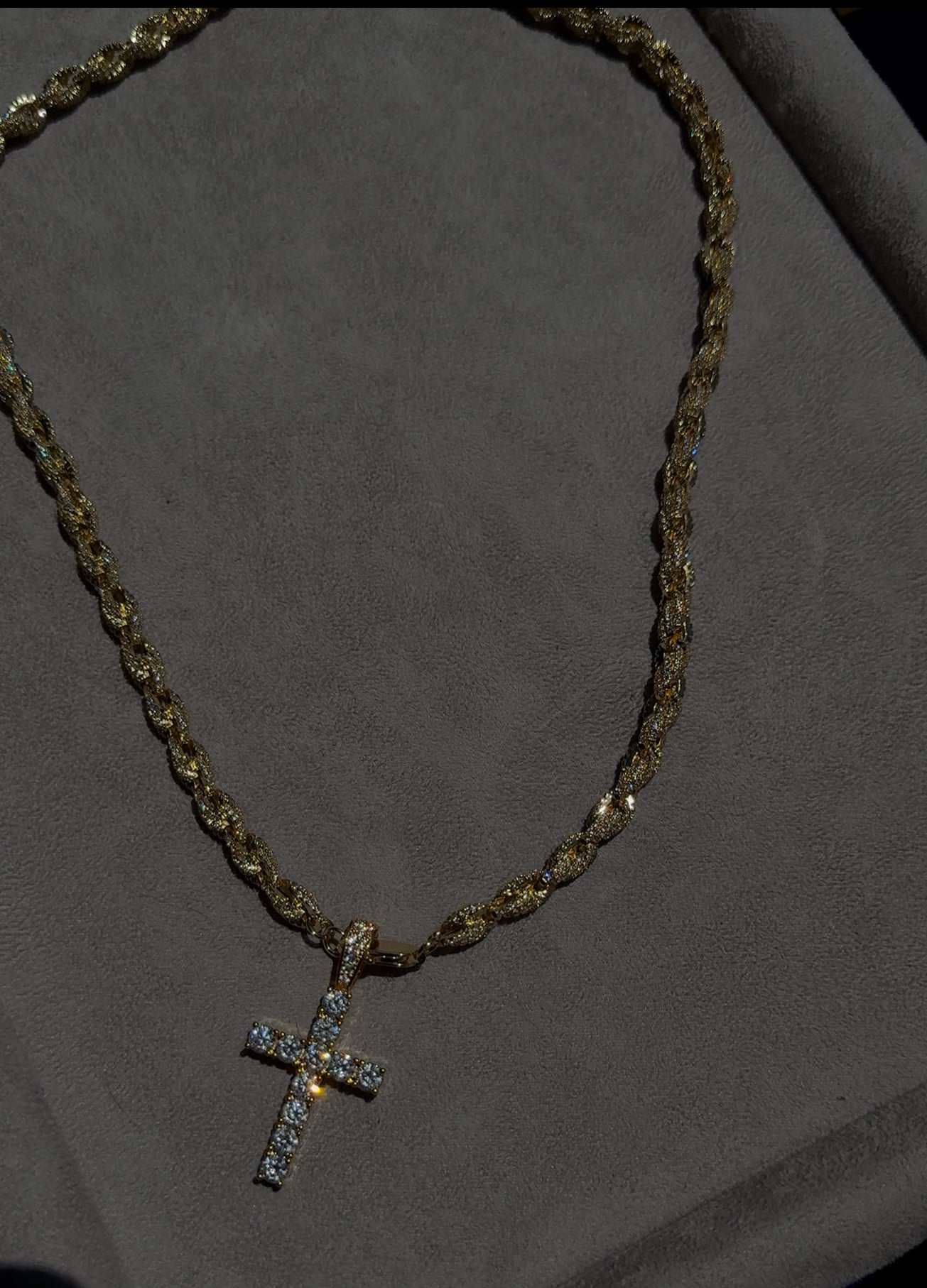 Cadena rope torzal 6 mm con dije de cruz dorada 18k 22 micras