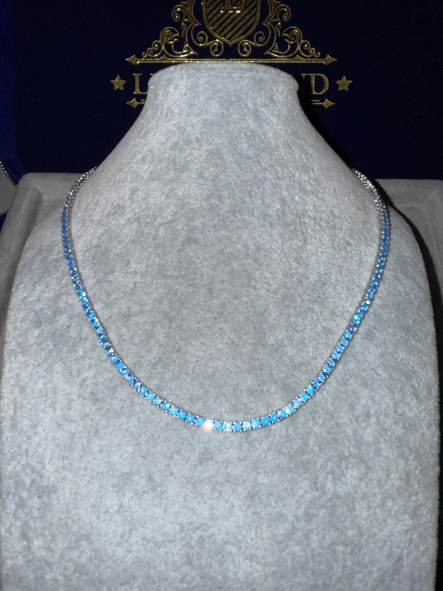 Cadena tennis blue 3 mm broche de caja whitegold 18k