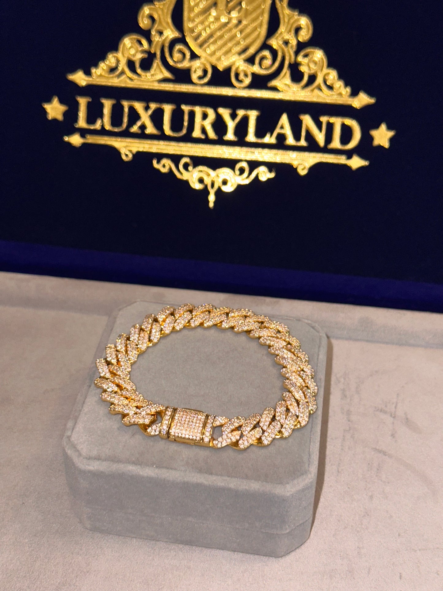 Brazalete 13 mm prong link golden 18k plated