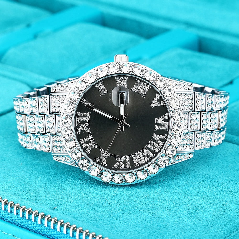 Reloj full ice circonita cubica (CZ) (black saphire) laminado en oro blanco 18 k. Colección 2025