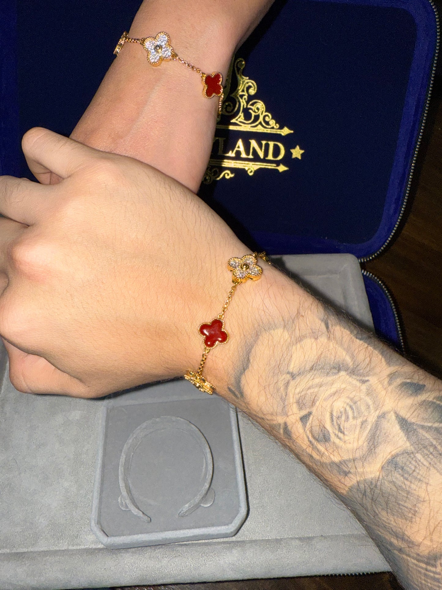 Combo de brazaletes VC. gold and red zircon CZ
