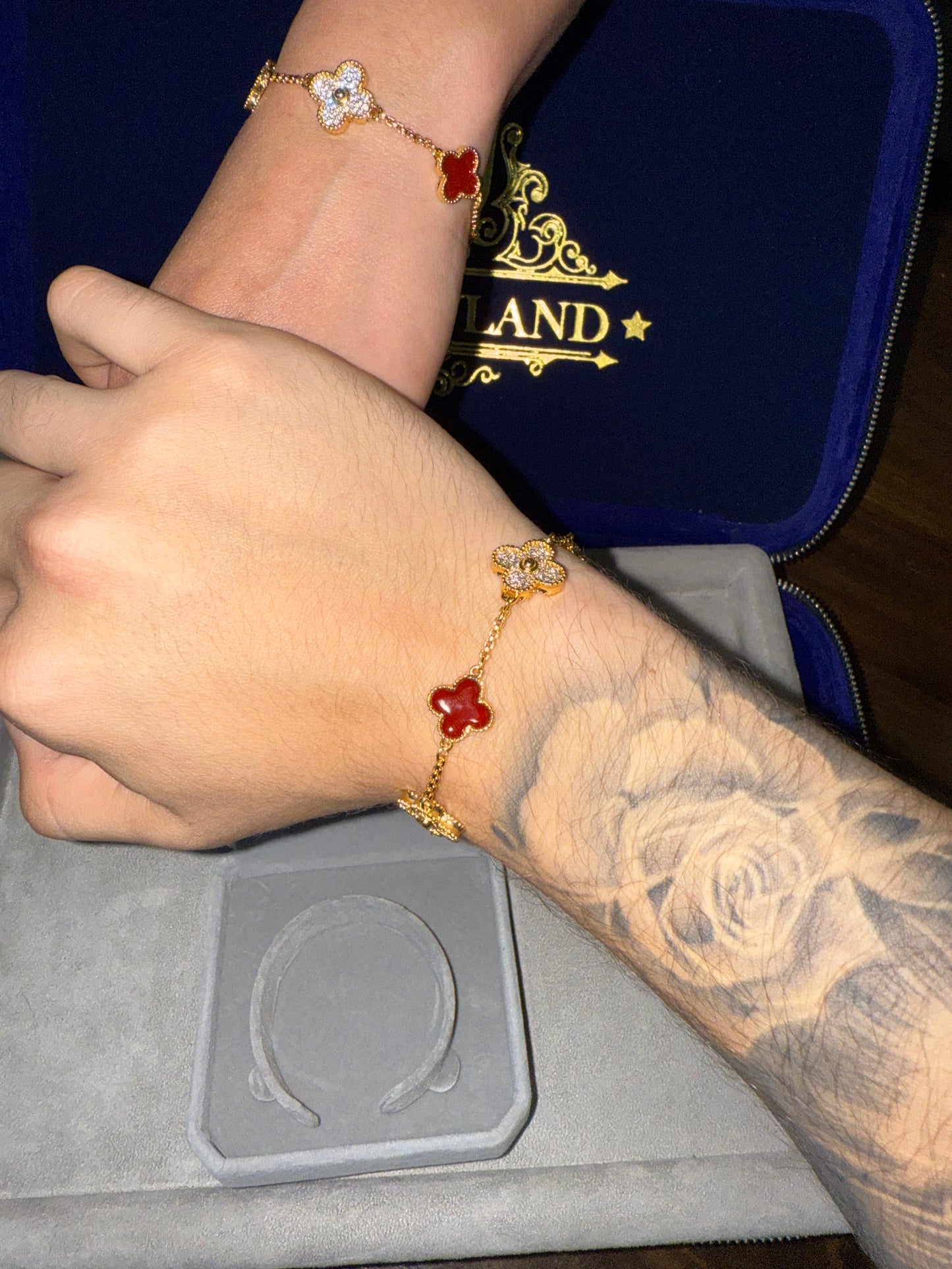 Combo de brazaletes VC. gold and red zircon CZ