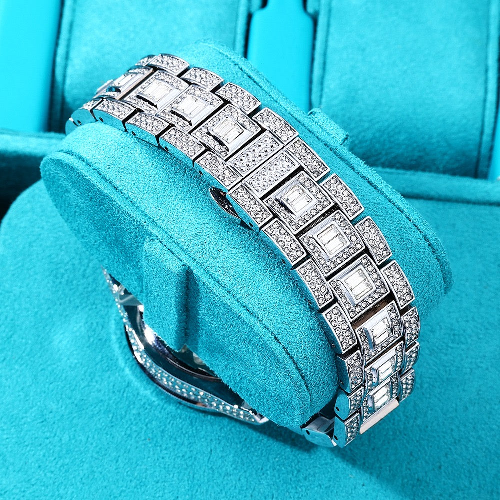 Reloj Blue full iced circonita cubica (CZ) números arábigos. Colección 2025