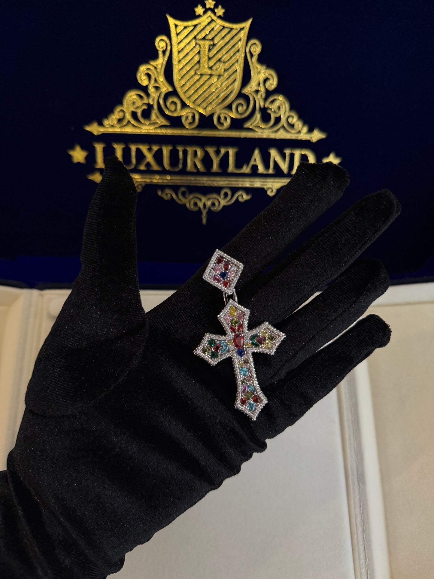 Dije de cruz de vitral full iced con cadena tennis 3mm white gold
