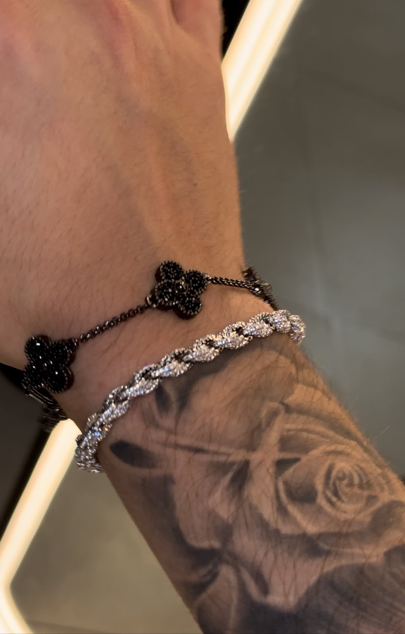 Brazalete VC. black negro full iced