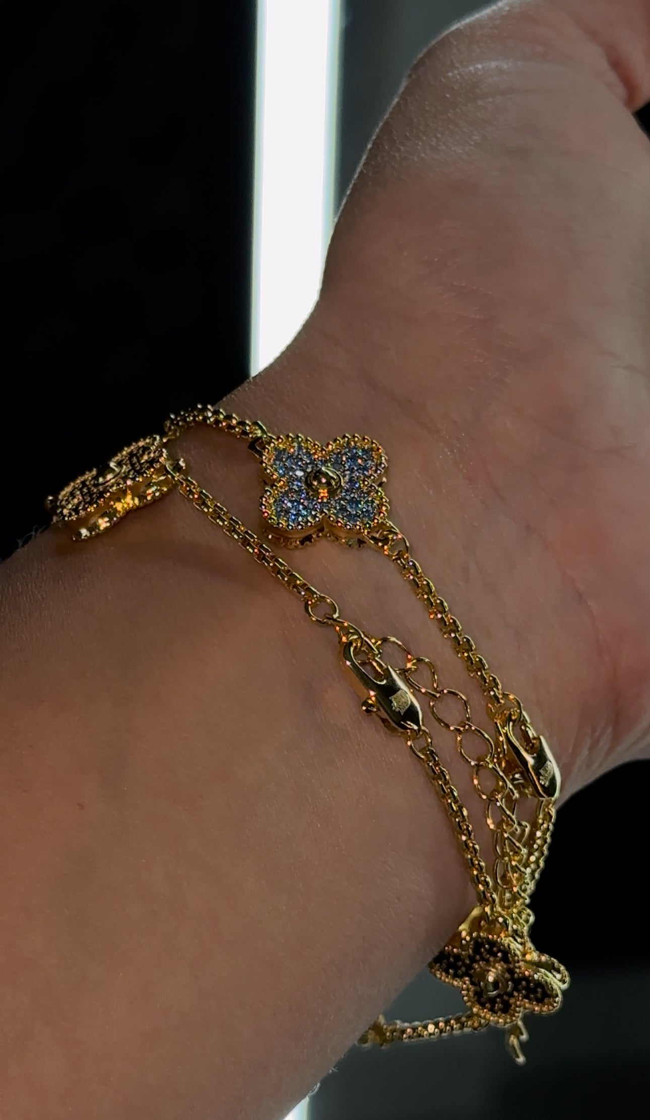Combo de brazaletes en promoción (brazaletes VC. golden x black + brazaletes VC. golden x blue)