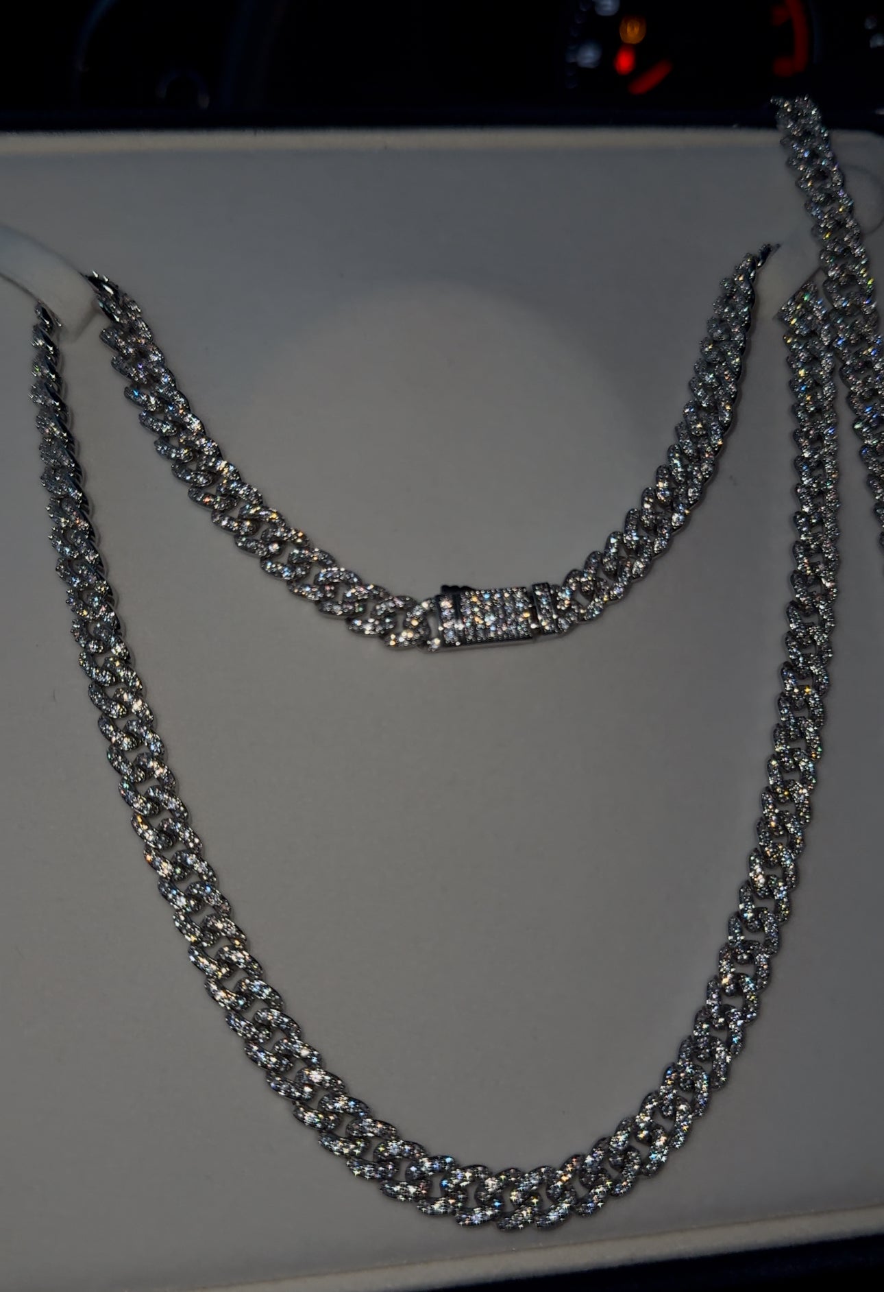 Cadena y brazalete cuban link 7mm white gold con incrustaciones full iced (promo por tiempo limitado)