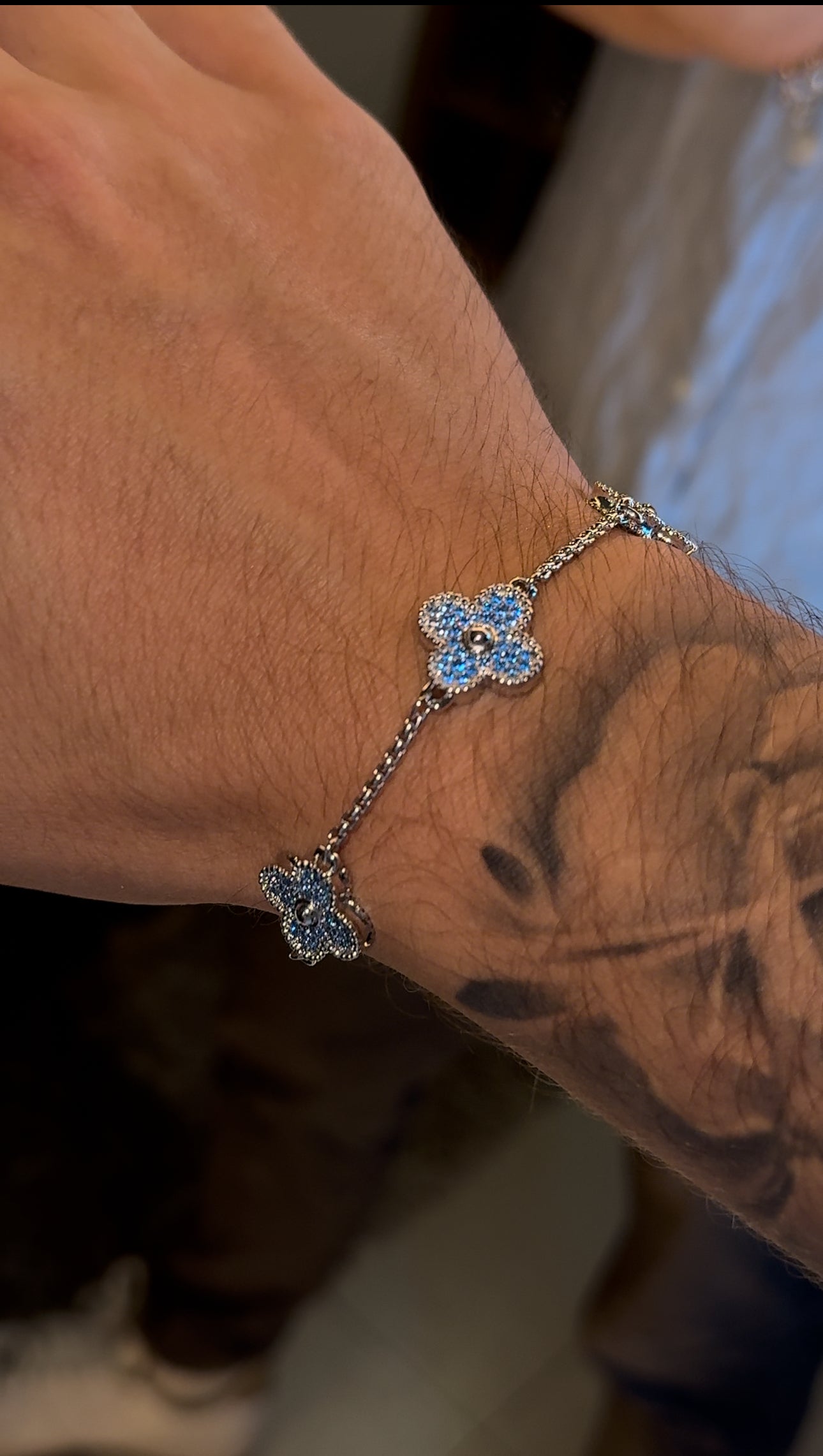 Brazalete VC. black blue amd white full iced
