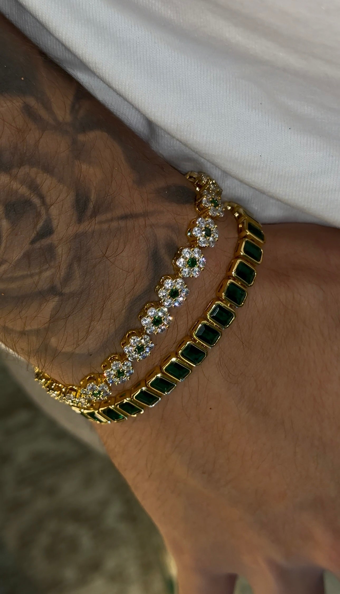 Combo en dúo brazalete rectangular esmerald y VC full iced