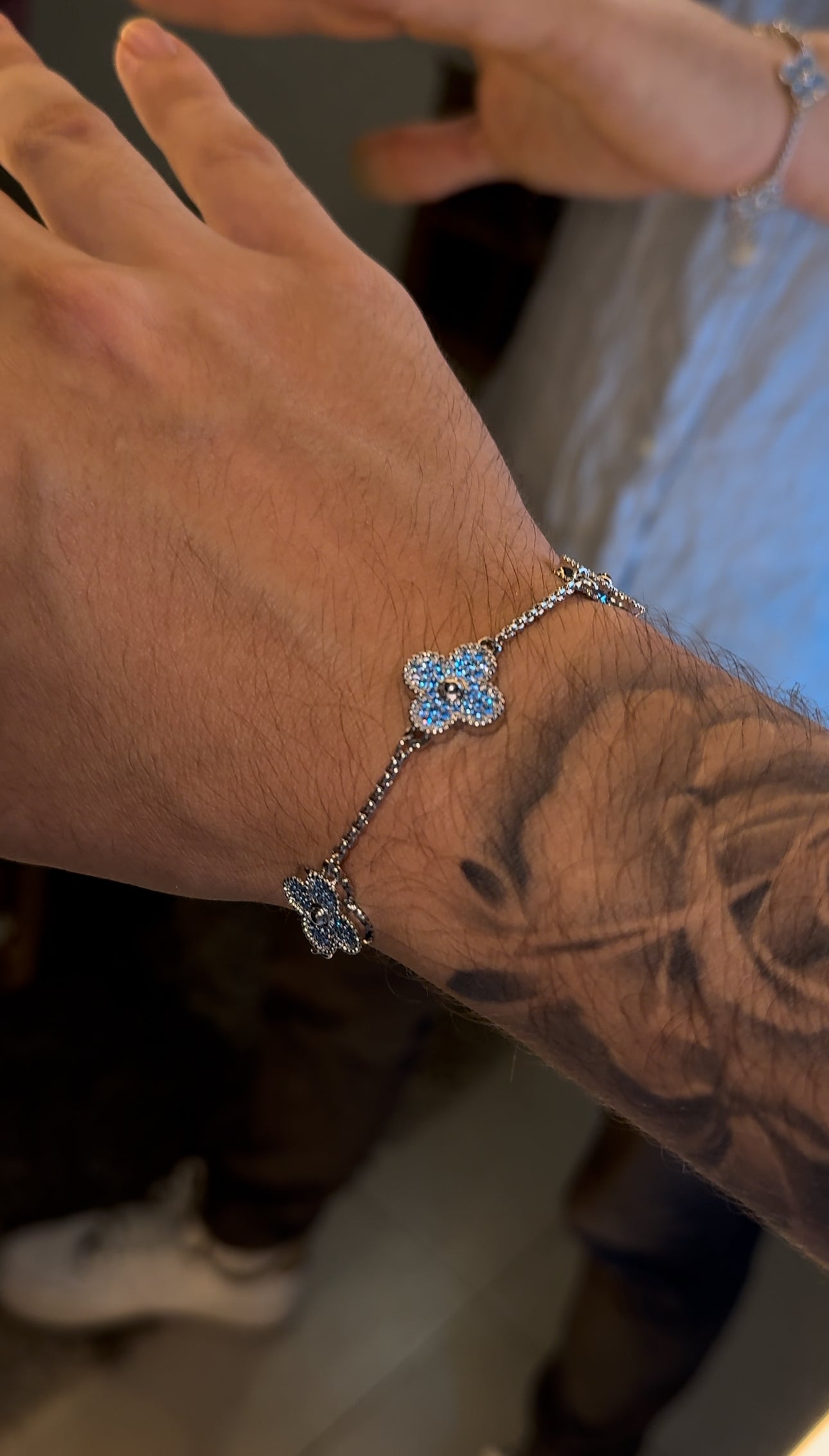 Brazalete VC. black blue amd white full iced