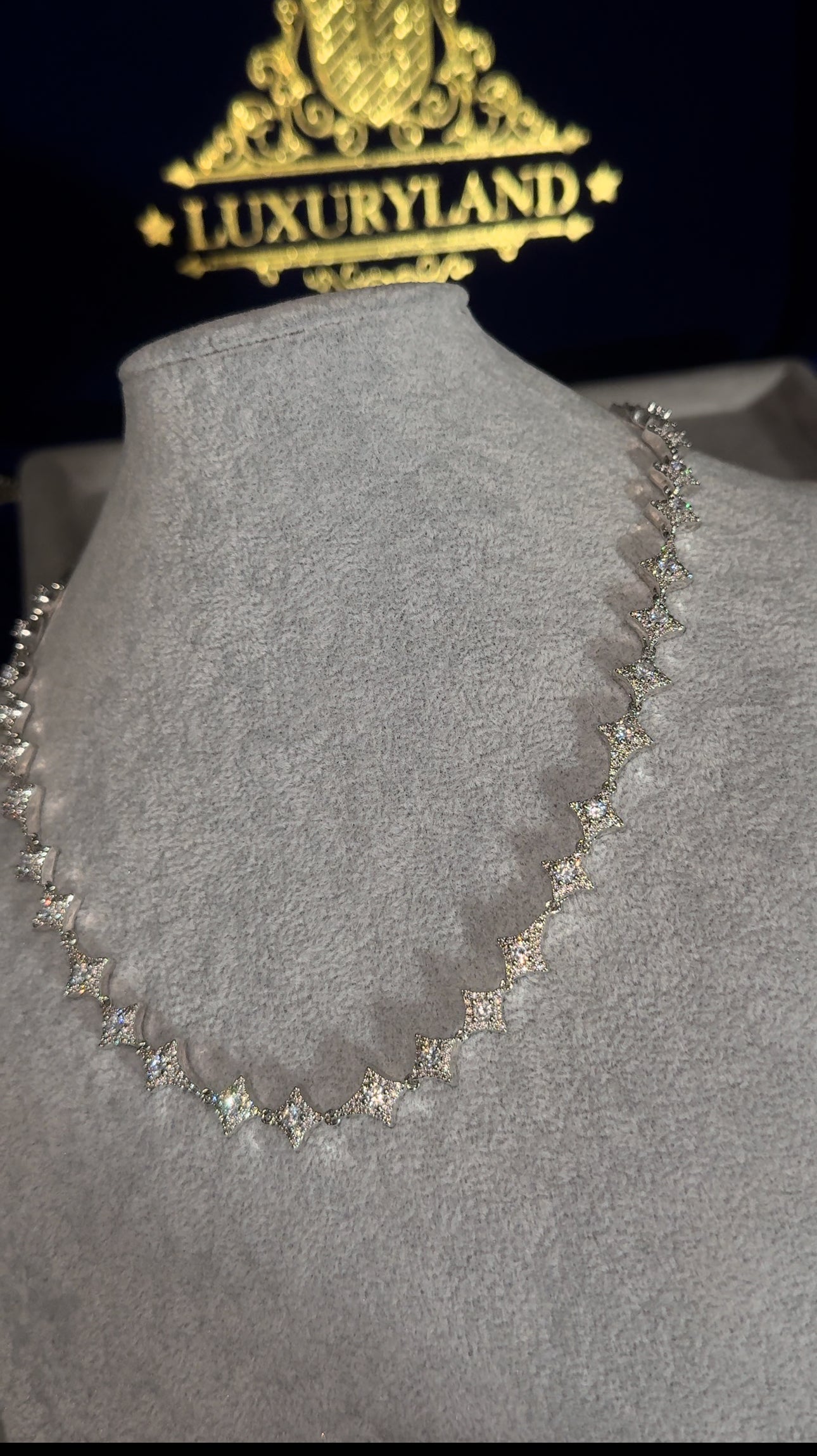 Four 4 peak Star chain whitegold plated 18k