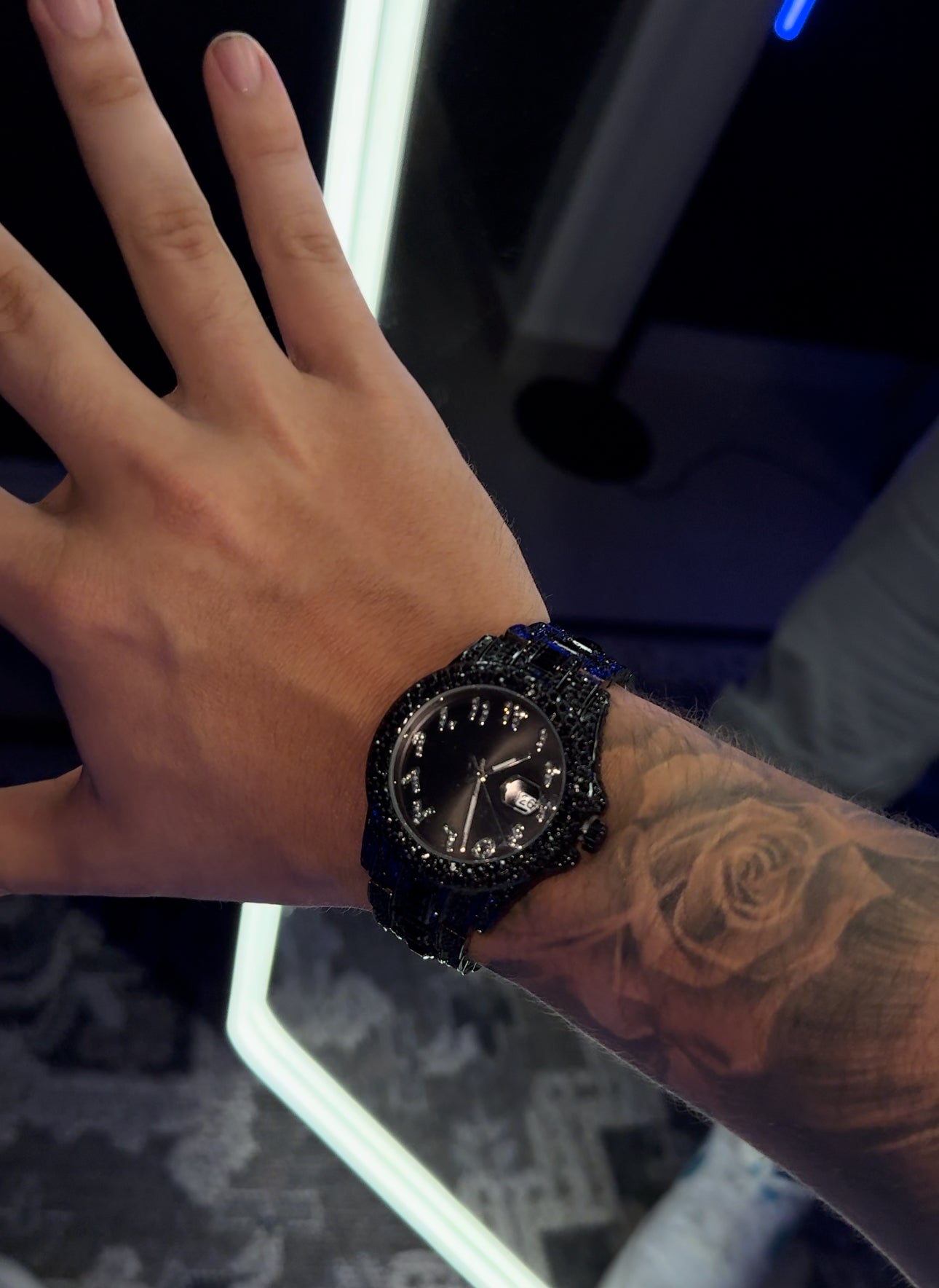 Reloj full ice circonita cubica (CZ) (black saphire) laminado en oro blanco 18k números arábigos
