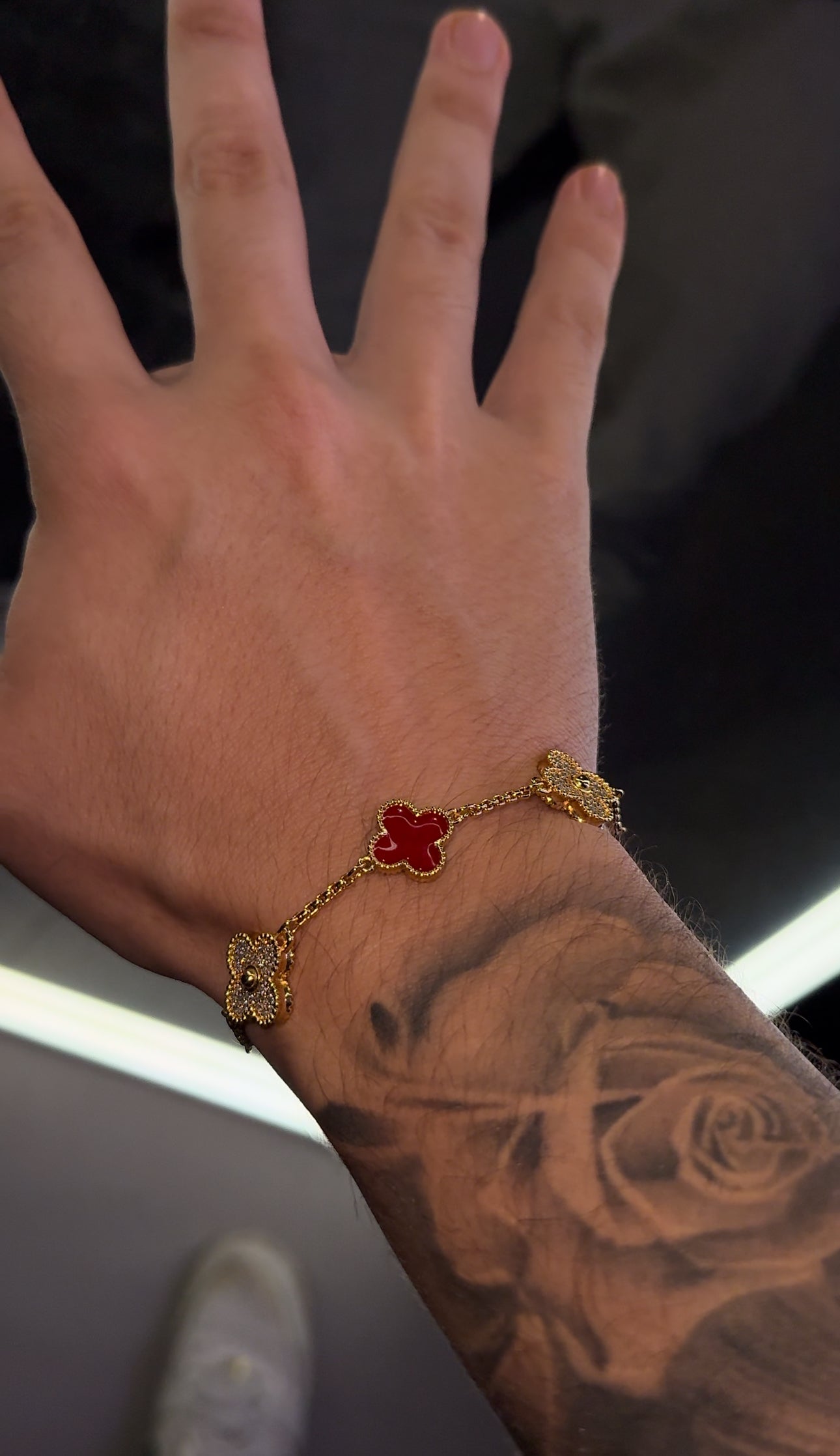 Brazalete VC. red and golden full iced