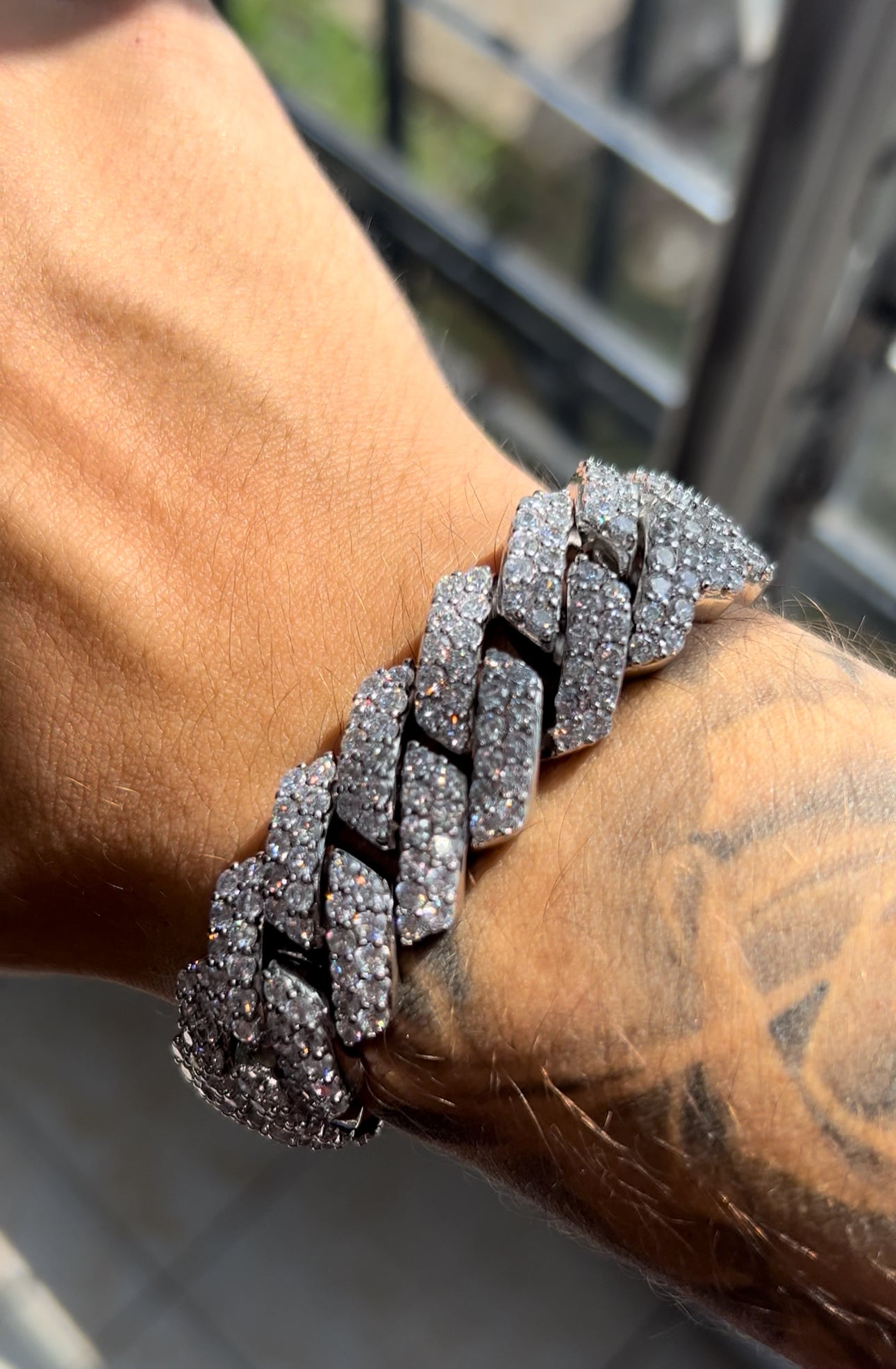 Brazalete cuban link 19mm white gold full iced con broche de caja