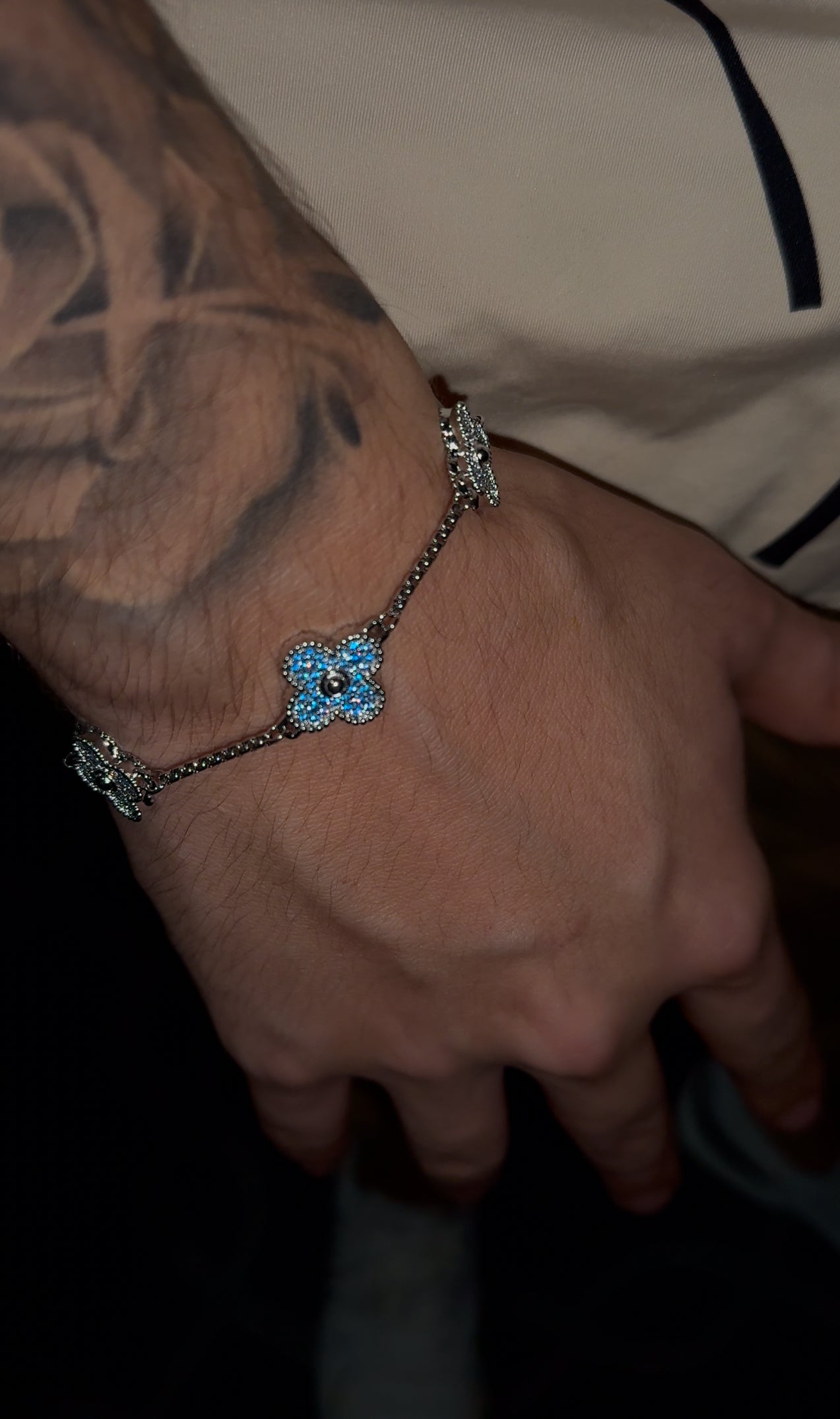 Brazalete VC. blue and white full iced