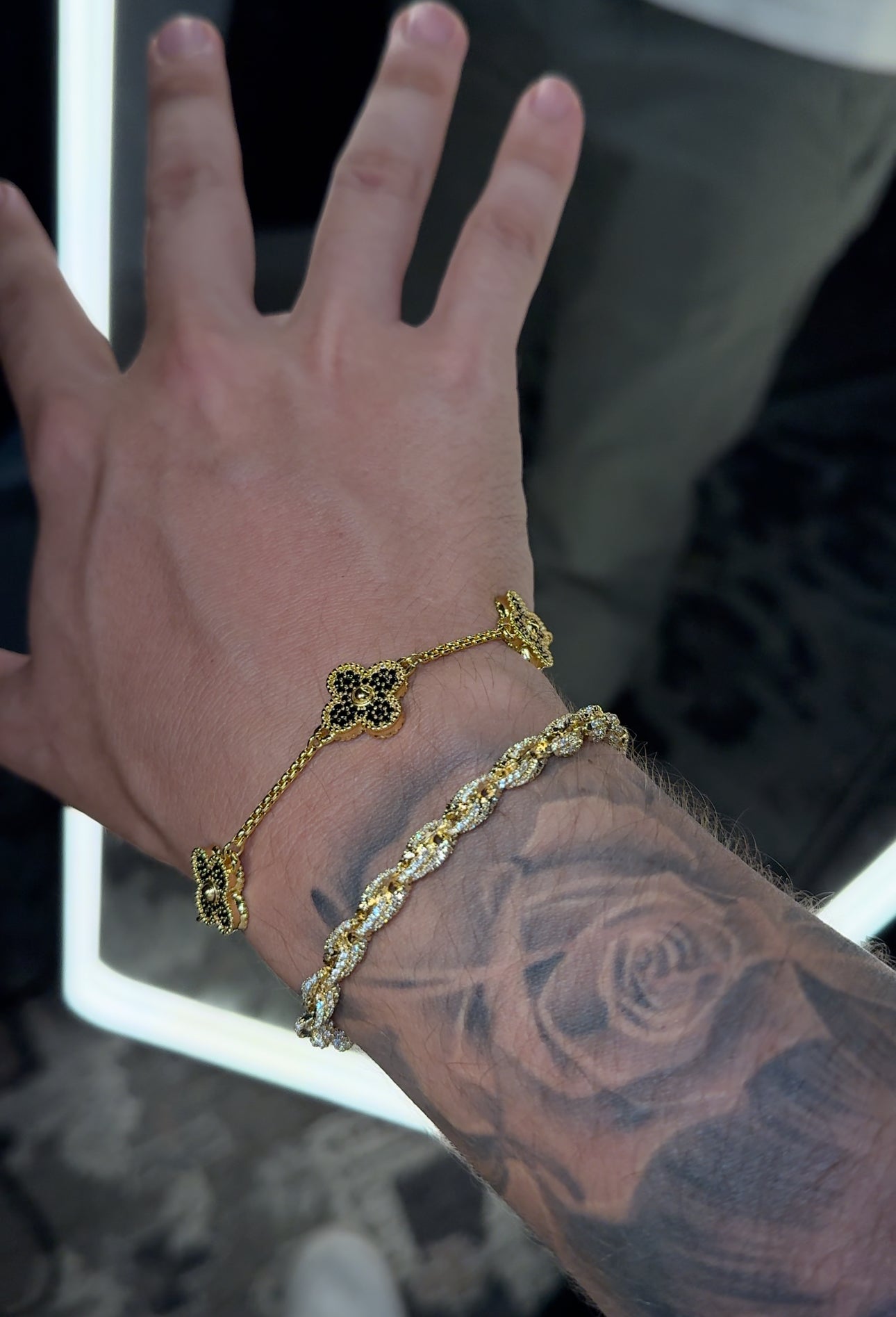 Brazalete VC black golden black full iced