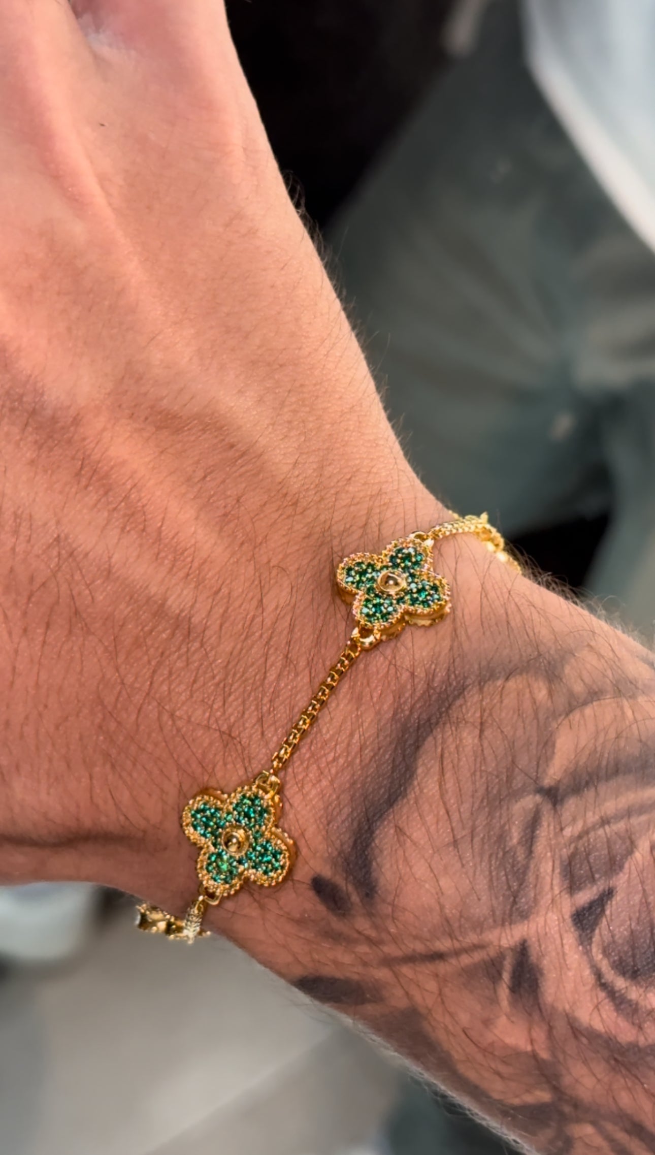Brazalete VC. golden+green full iced