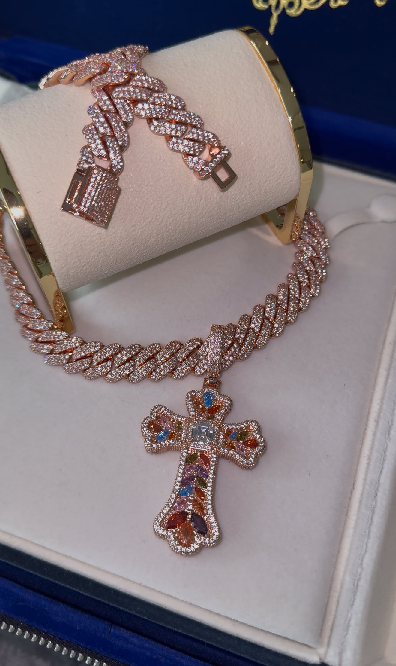 Dije de cruz rose gold full gems con cadena cuban link rose gold 13mm