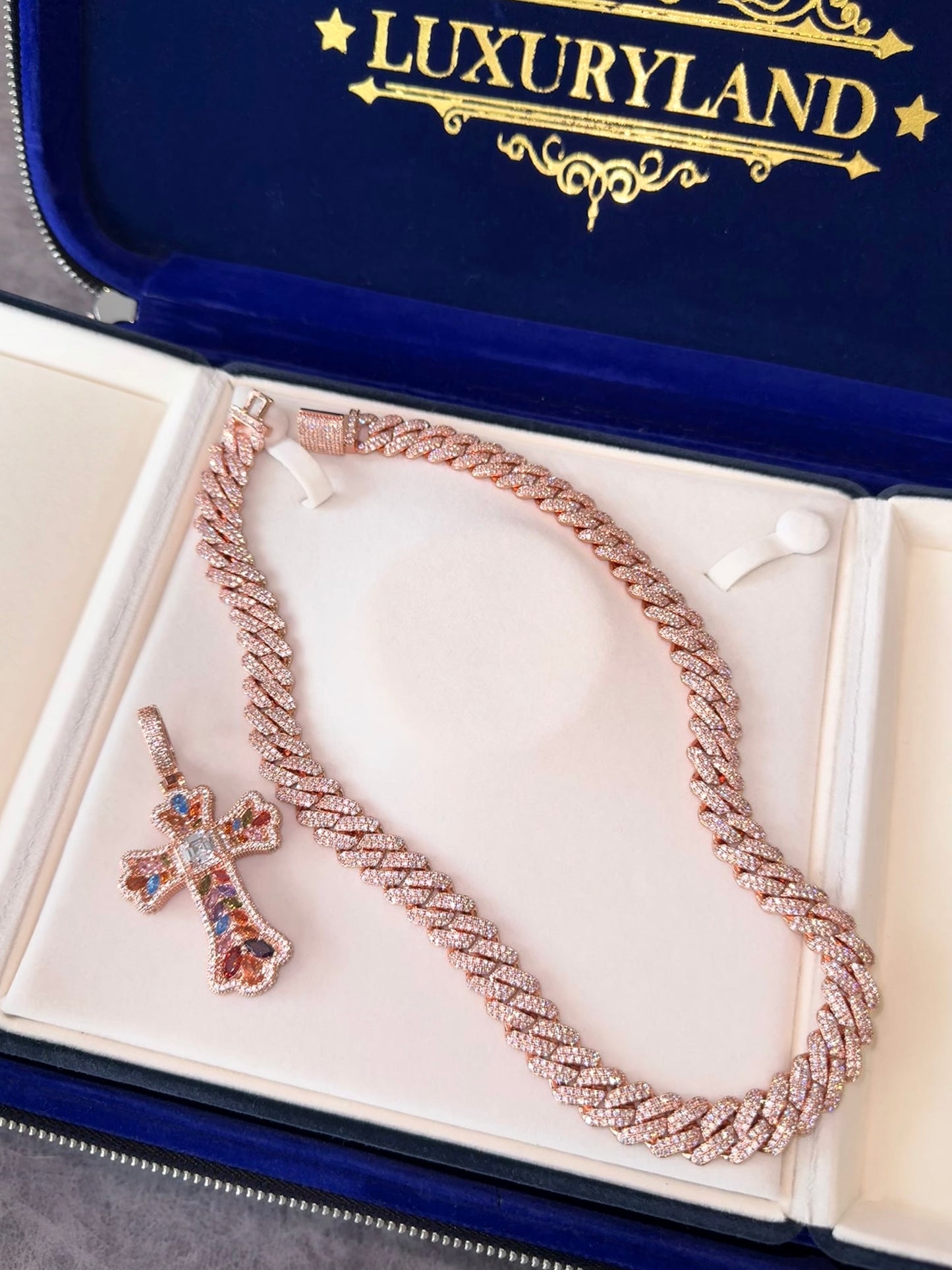 Dije de cruz rose gold full gems con cadena cuban link rose gold 13mm