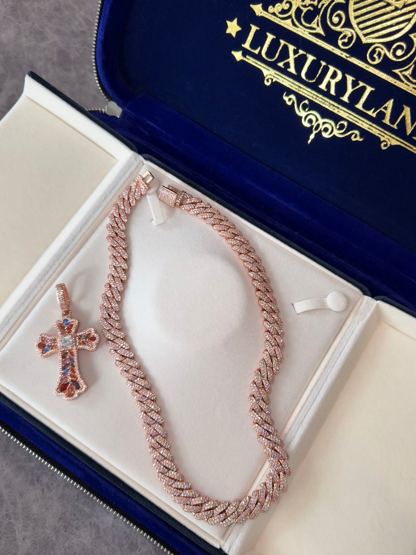 Dije de cruz rose gold full gems con cadena cuban link rose gold 13mm