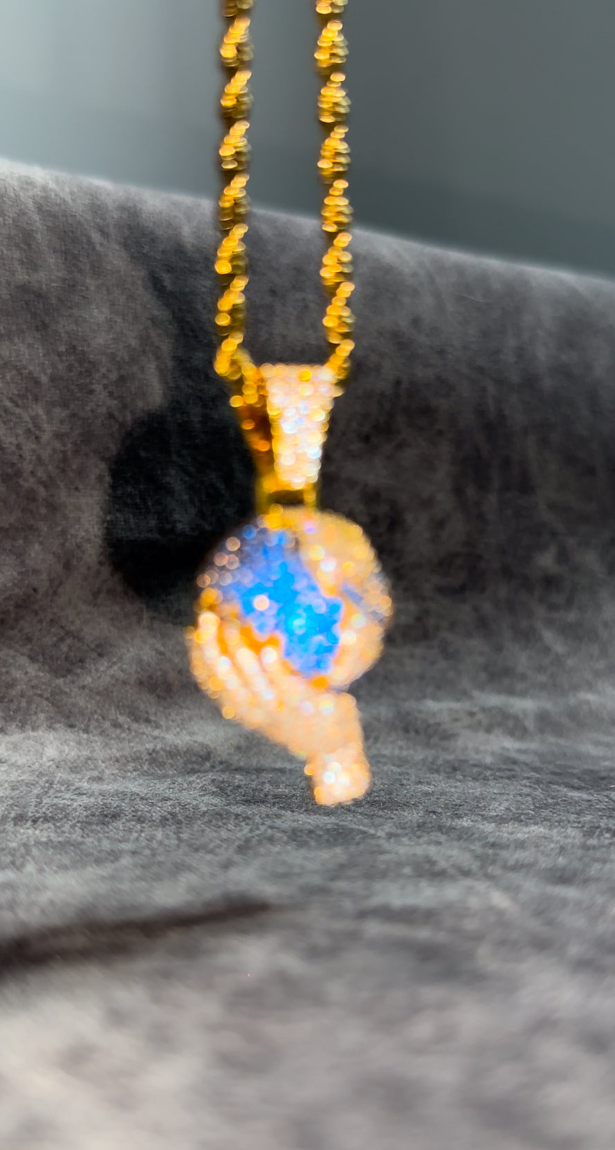 Dije de mundo 3D con cadena torzal de 3 mm