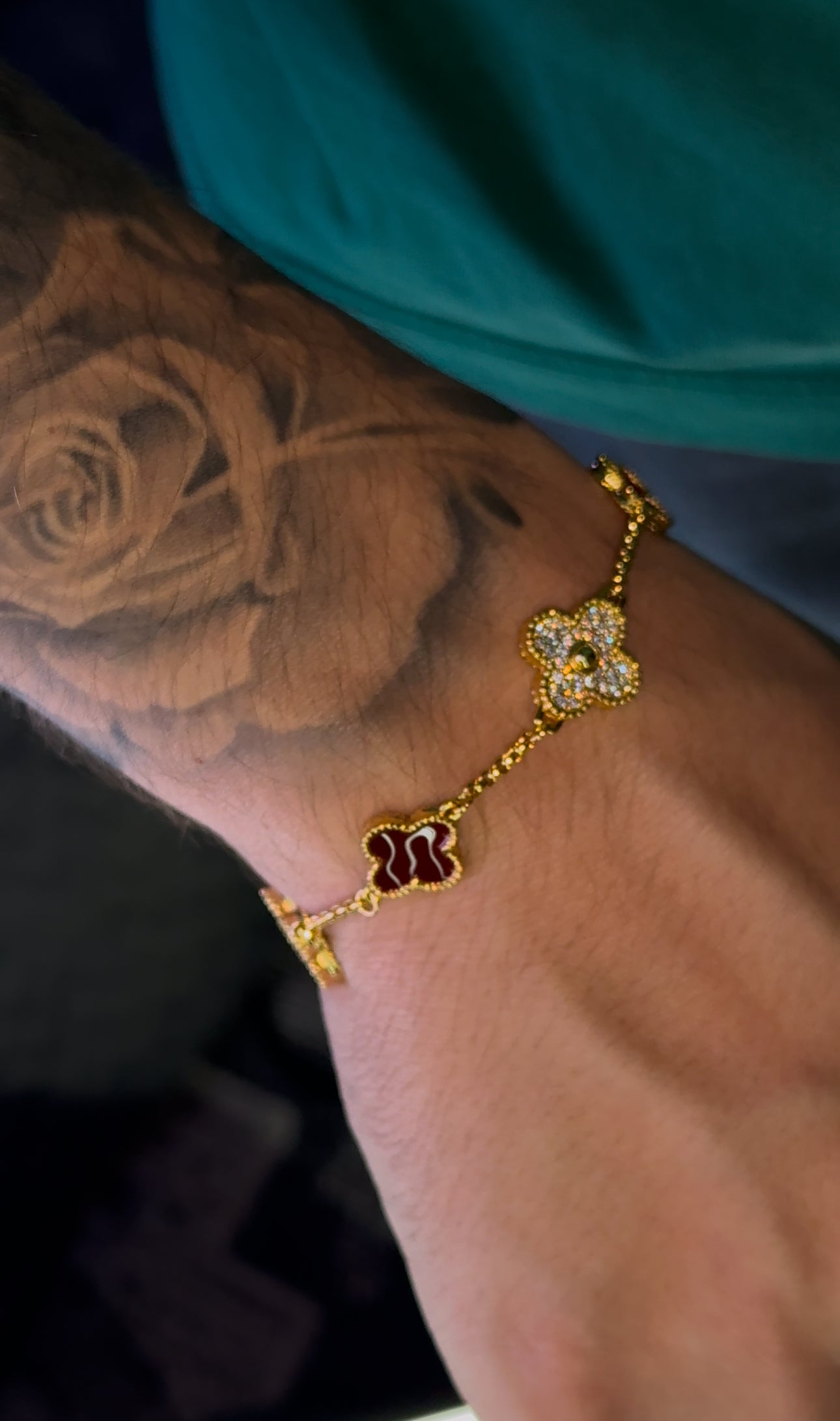 Brazalete VC. red golden full iced