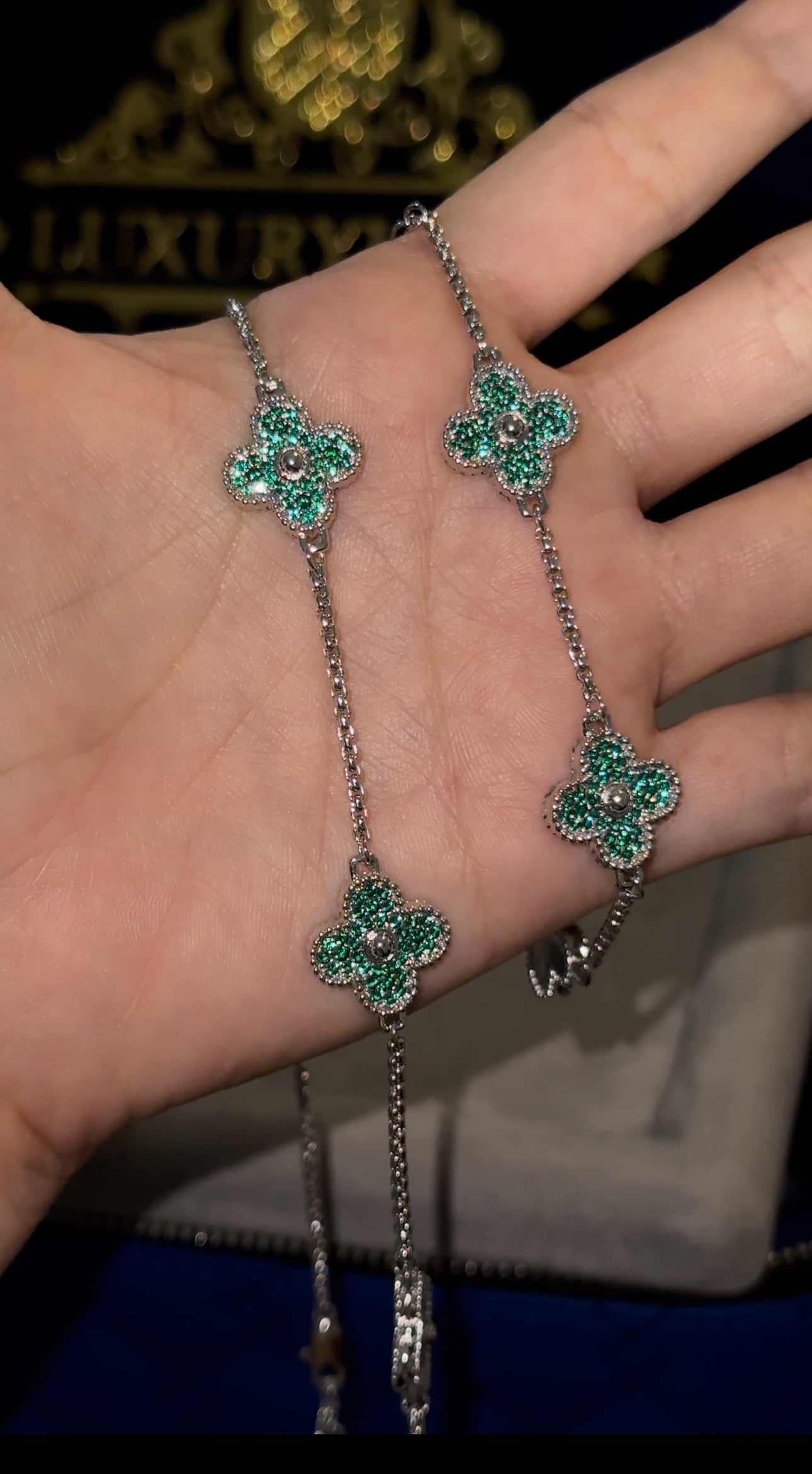 Cadena y brazalete VC. Full iced white gold x green
