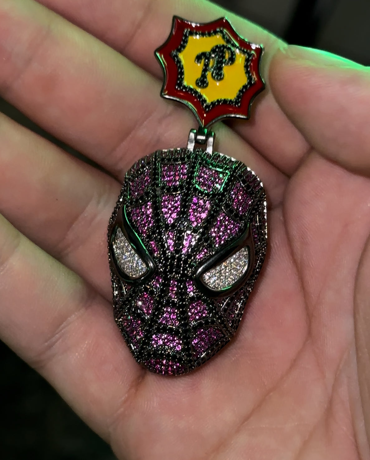 Dije de Spiderman 3D en liquidación