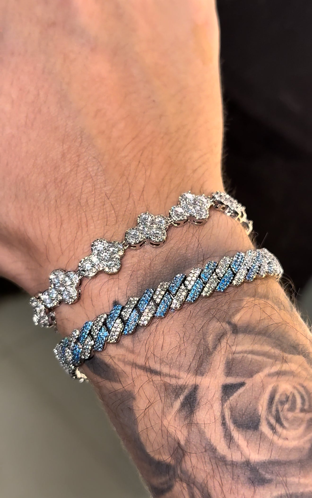 Combo brazaletes cross cluster whitegold y prong cuban 8 bicolor white gold x sky blue