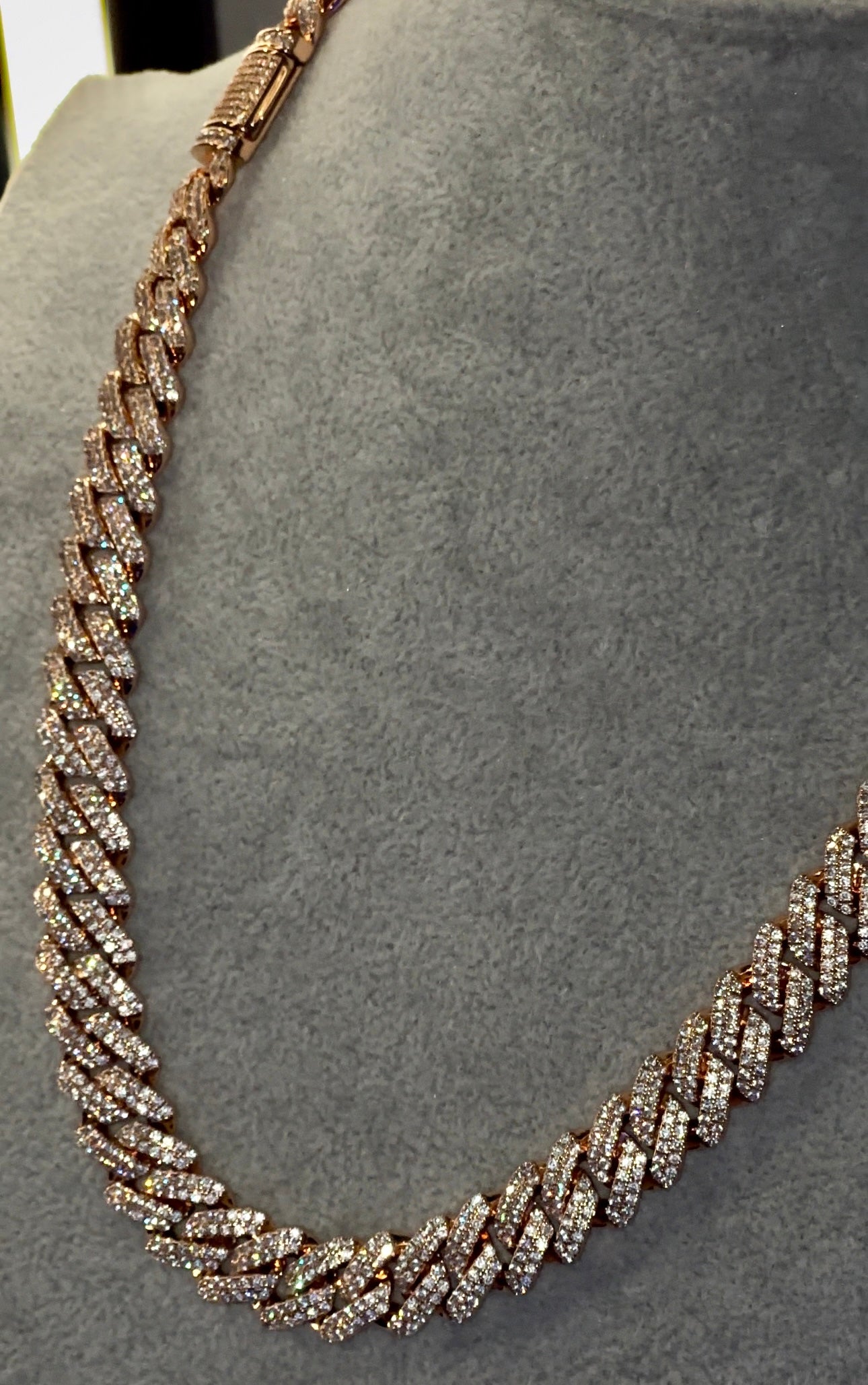 Cadena 13 mm cuban link laminado en oro rosa 18 k (22 micras) broche de caja.
