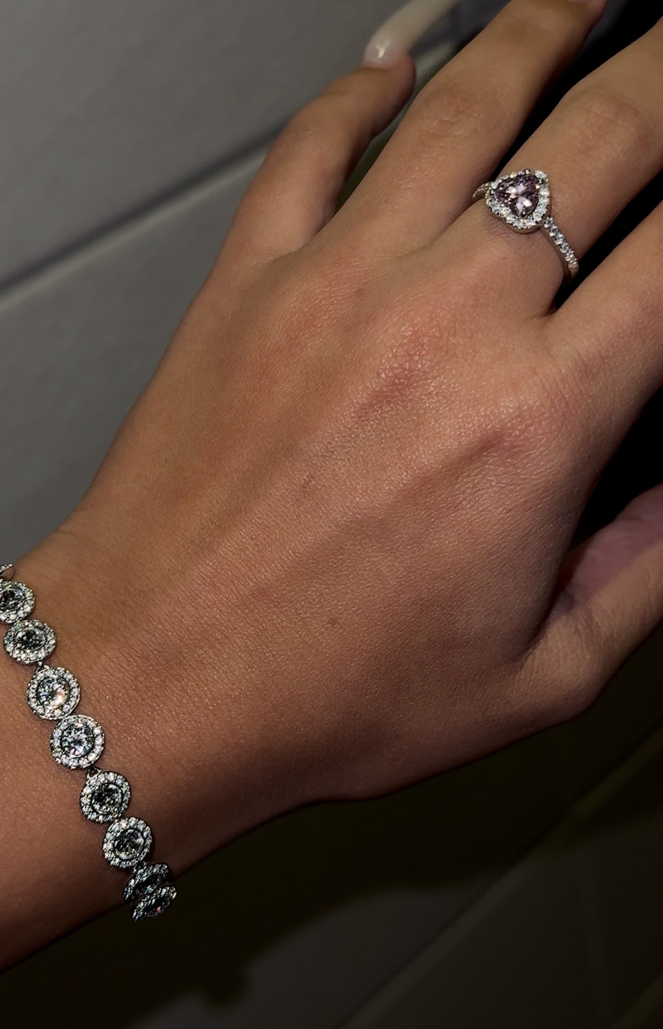 Combo de brazalete circonita cubica (CZ) circle tennis + anillo de corazón lila