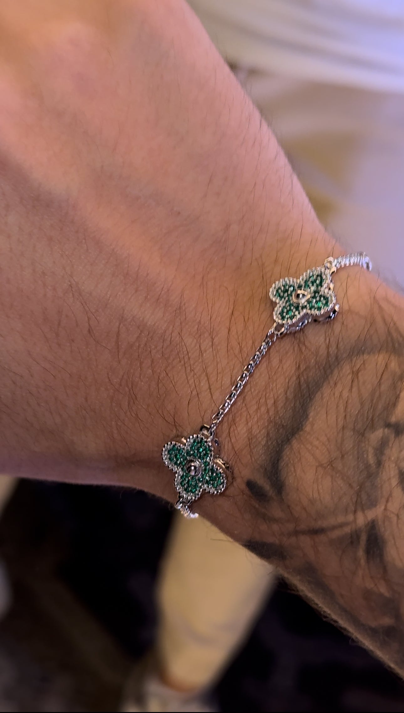 Brazalete VC white and green full iced