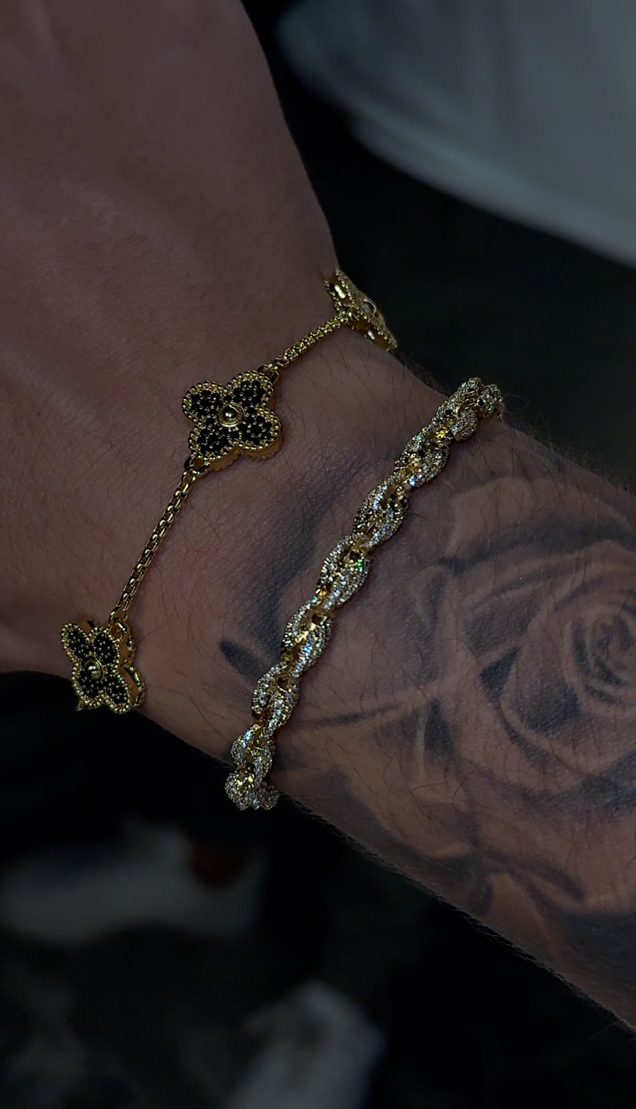 Brazalete VC black golden black full iced