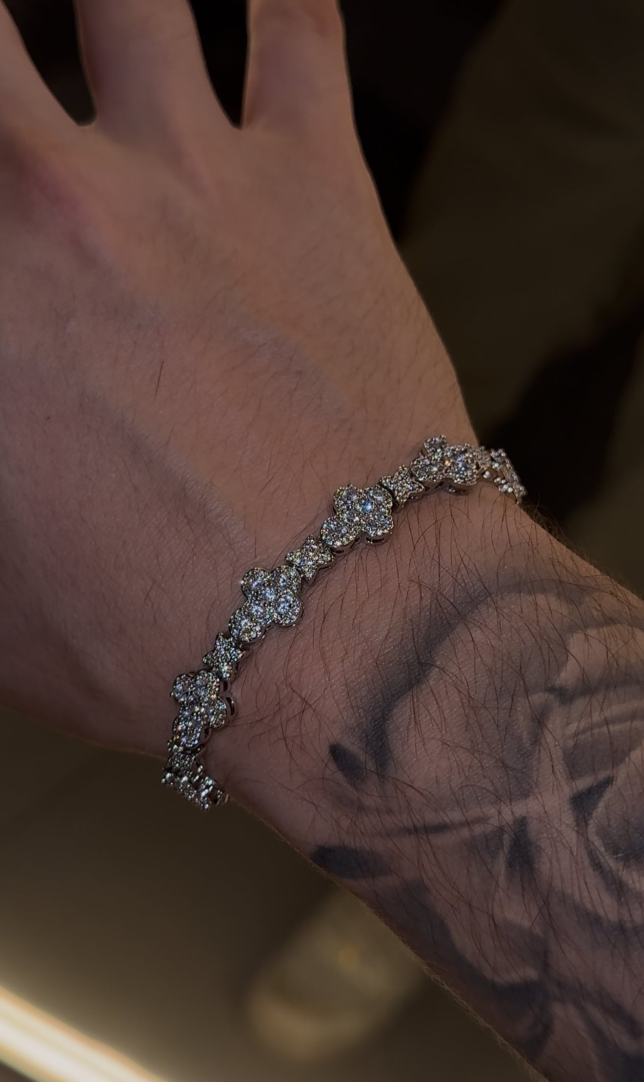 Cross whitegold bracelet box clasp