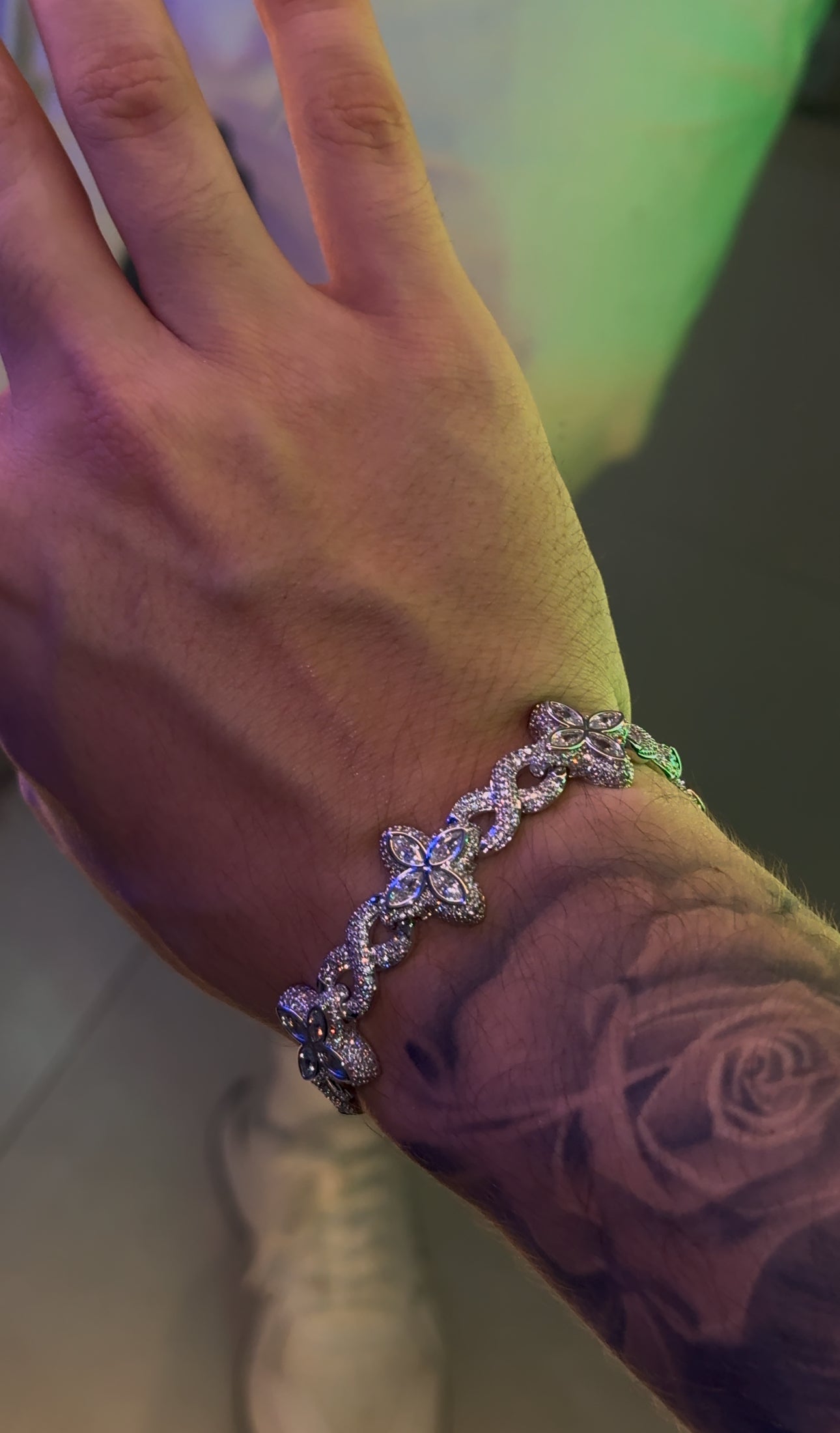 Brazalete infinite flower whitegold full iced