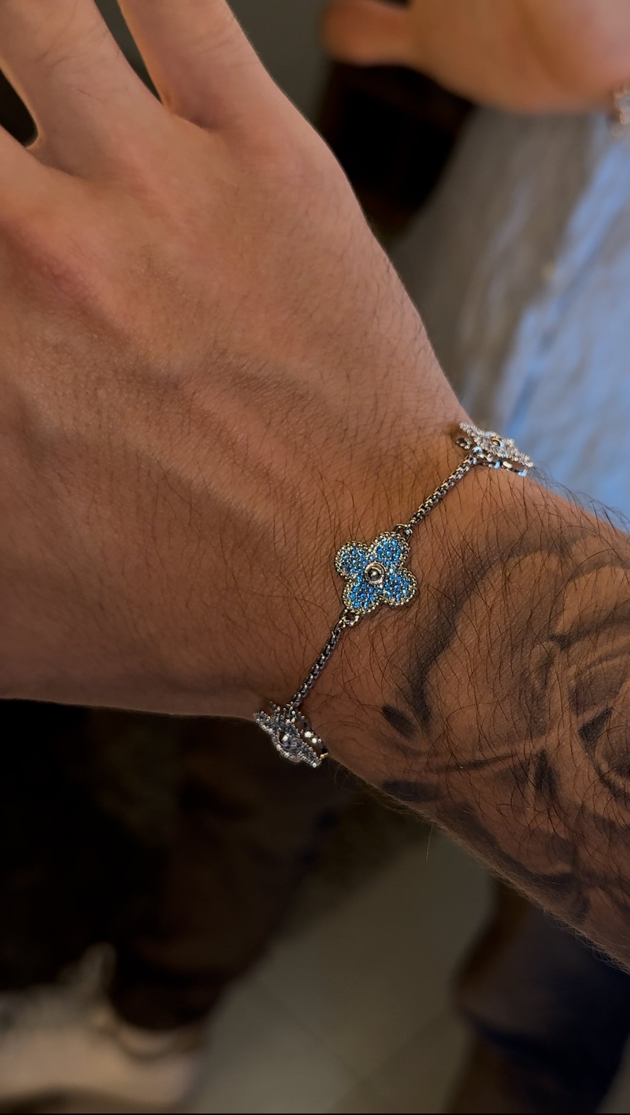 Brazalete VC. black blue amd white full iced