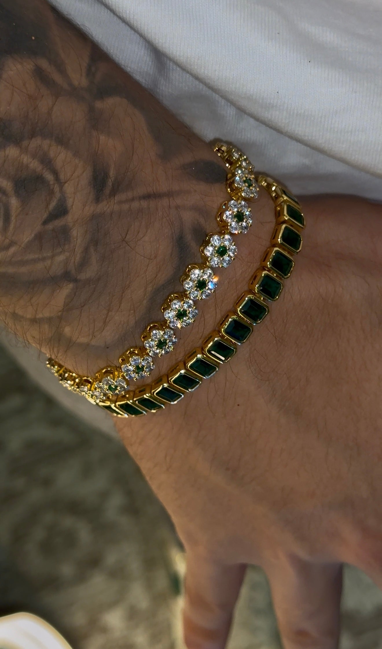 Combo en dúo brazalete rectangular esmerald y VC full iced
