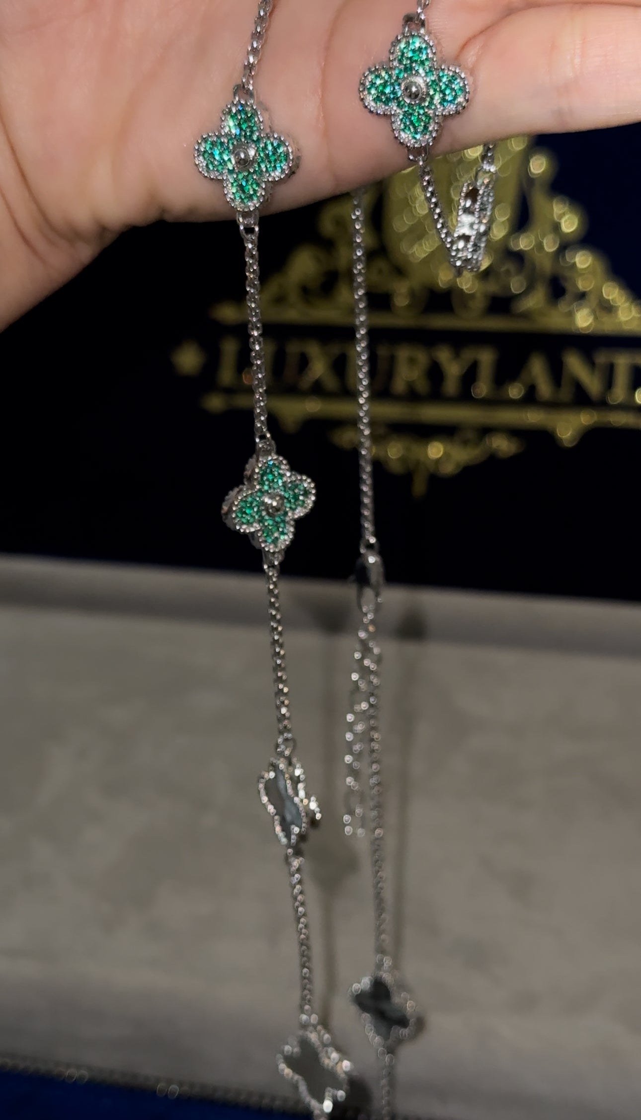 Cadena y brazalete VC. Full iced white gold x green