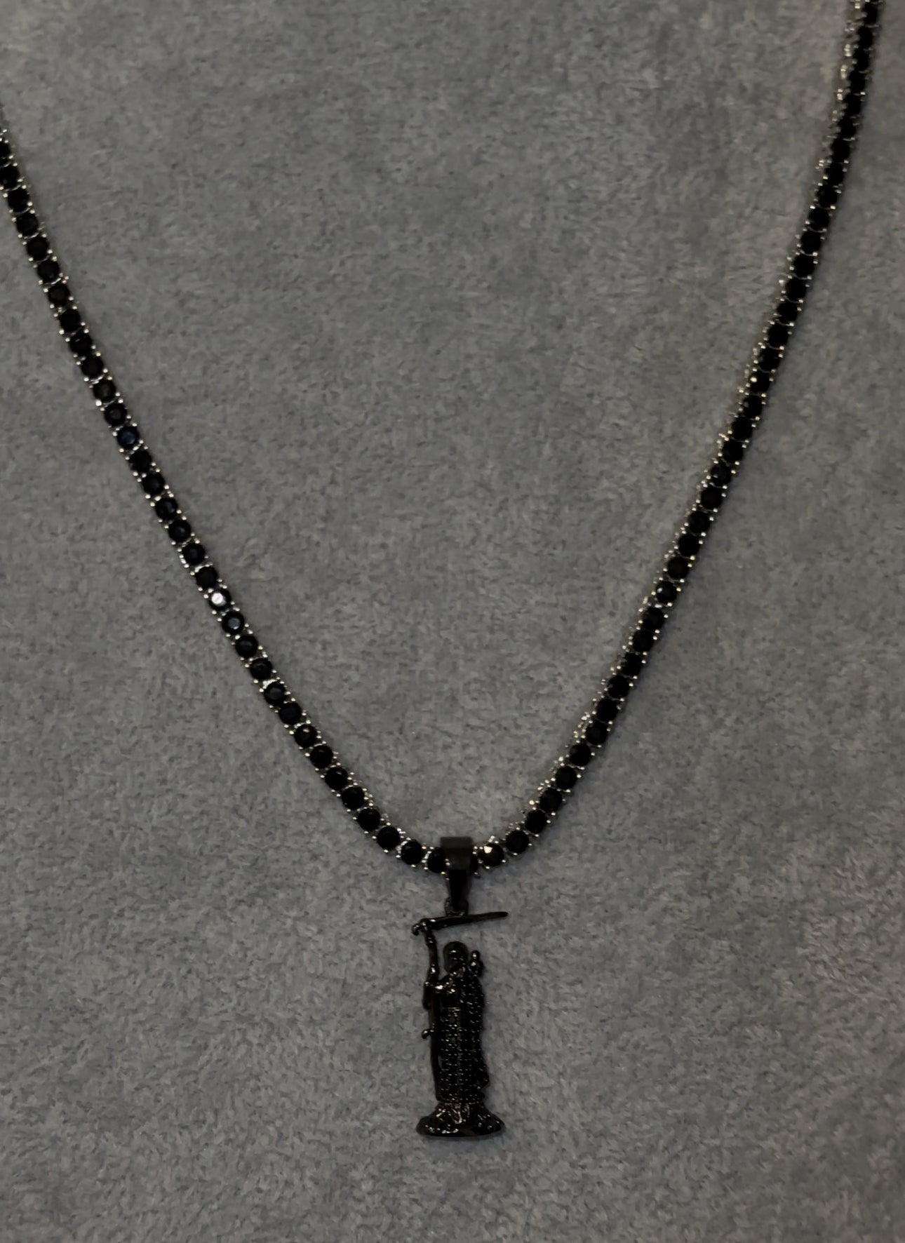 Black tennis chain con dije de la santa mini (50 cm)