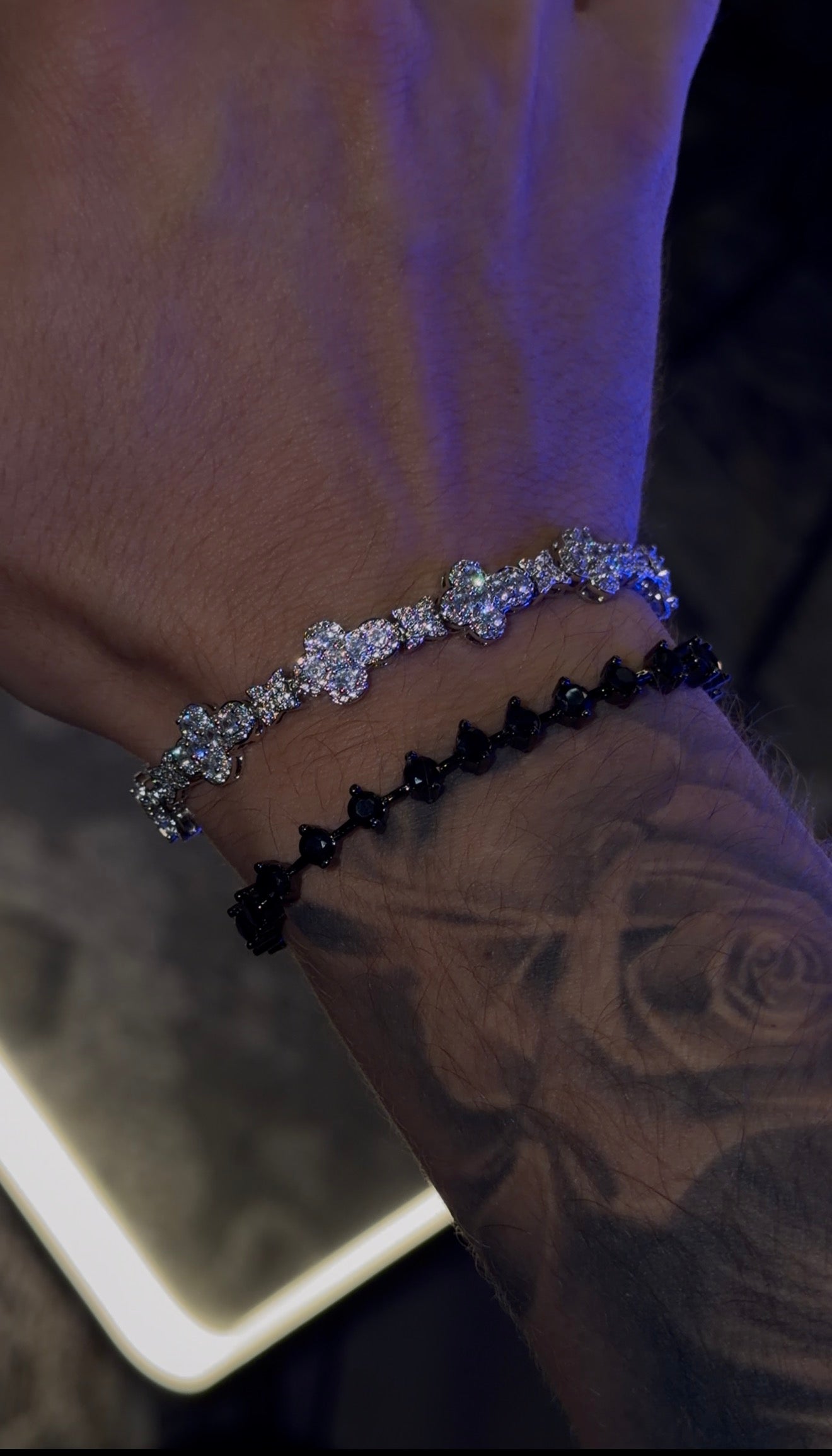 Combo de brazaletes GEMS FULL BLACK Y CROSS
