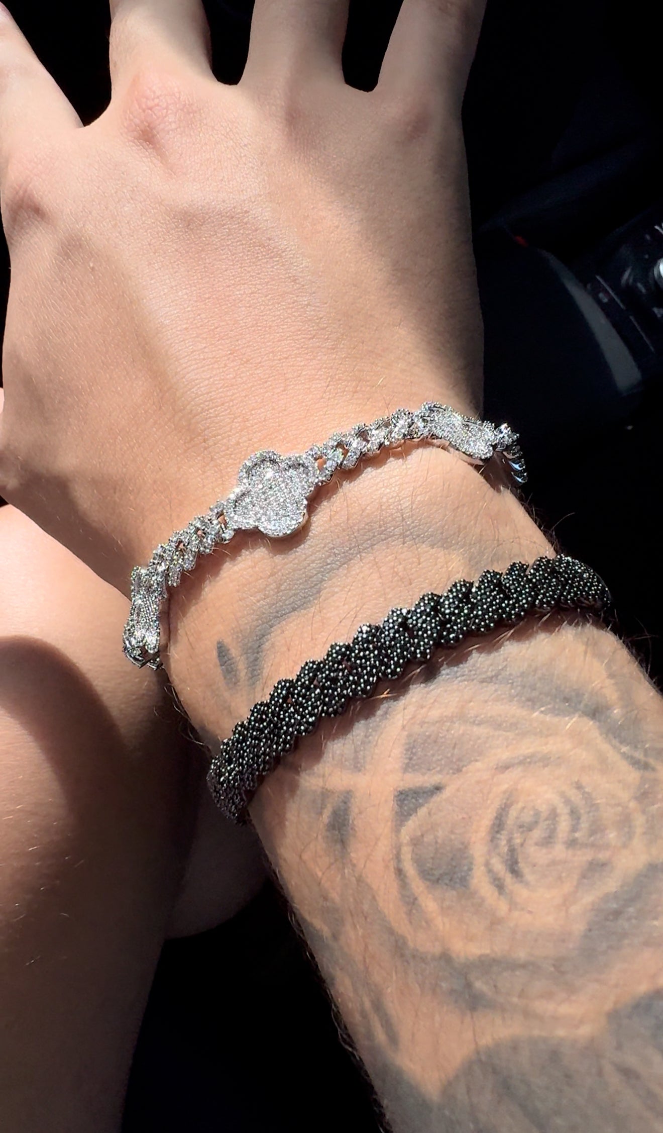 Combo brazalete VC CUBAN LINK WHITEGOLD y brazalete black prong link 8 mm