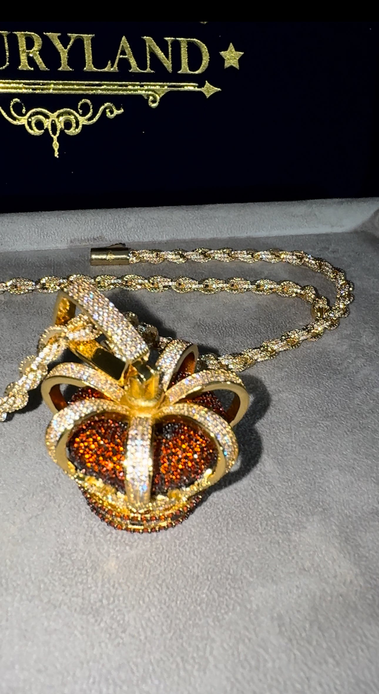 Cadena rope torzal 6 mm con dije de corona dorada 18k 22 micras