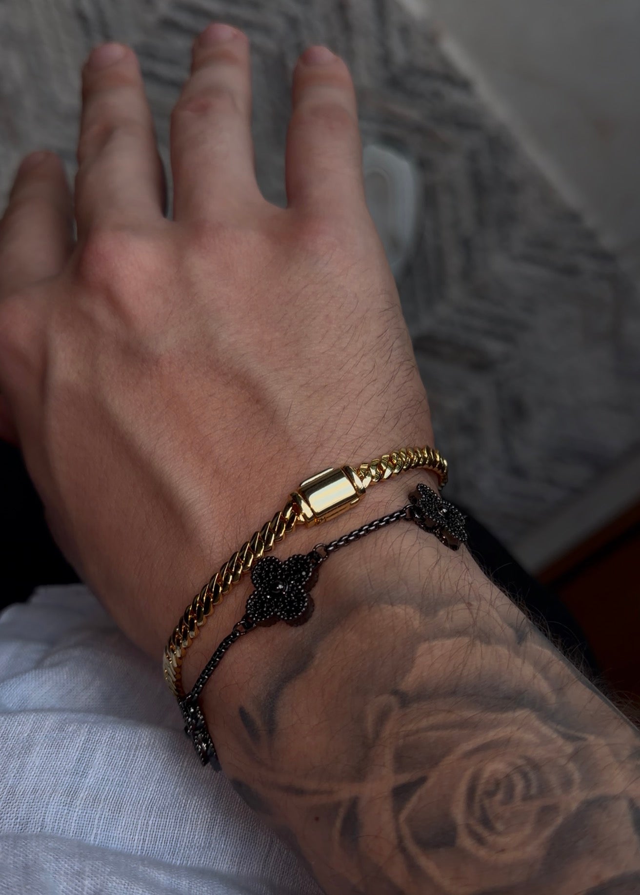 Combo dúo en promo con brazalete VC BLACK fully iced out y brazalete cuban gold 6 mm