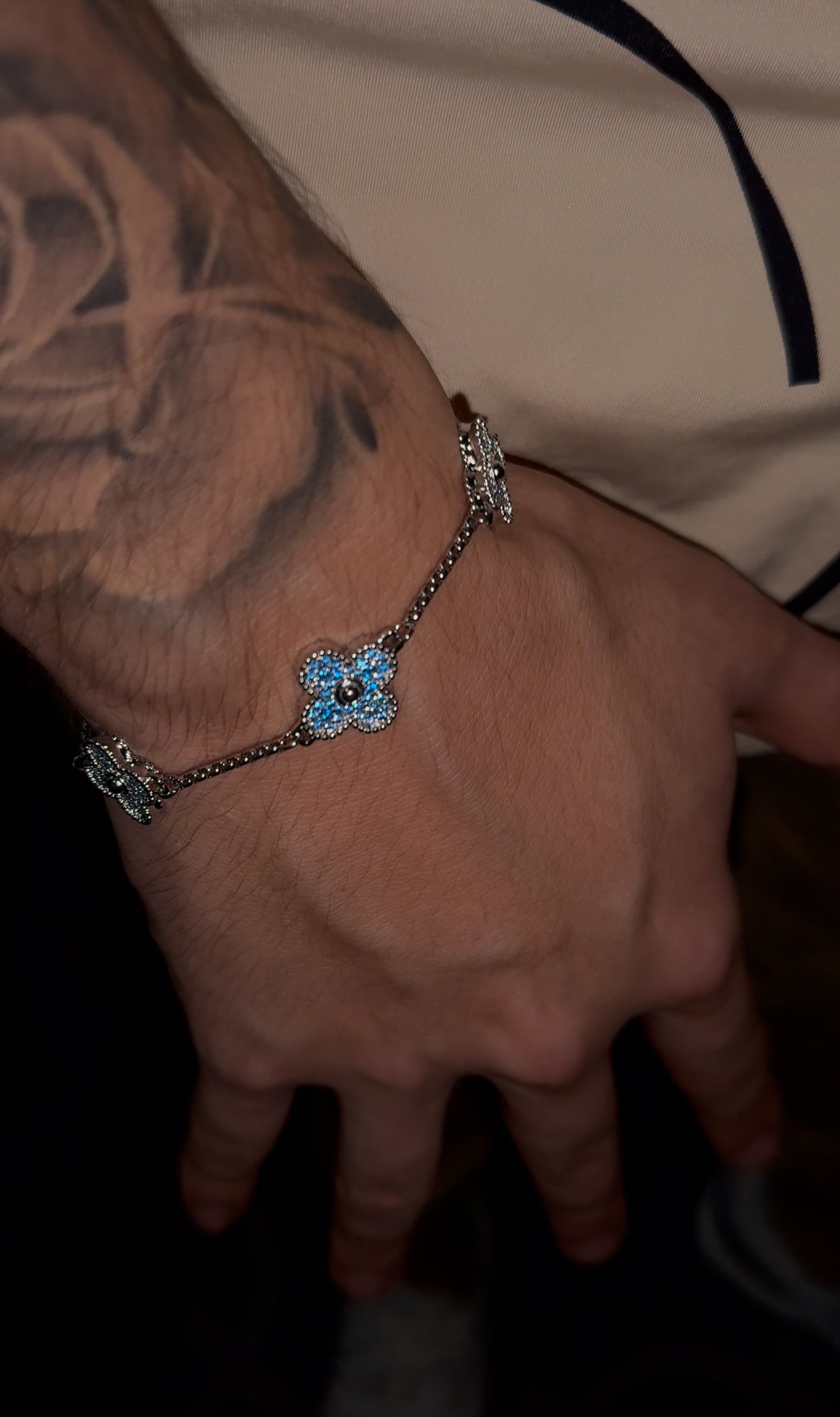 Brazalete VC. blue and white full iced